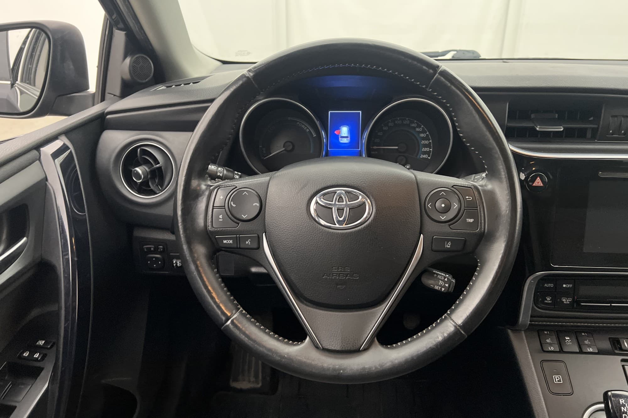 Toyota Auris Touring Sports Hybrid 136hk Kamera Farthållare