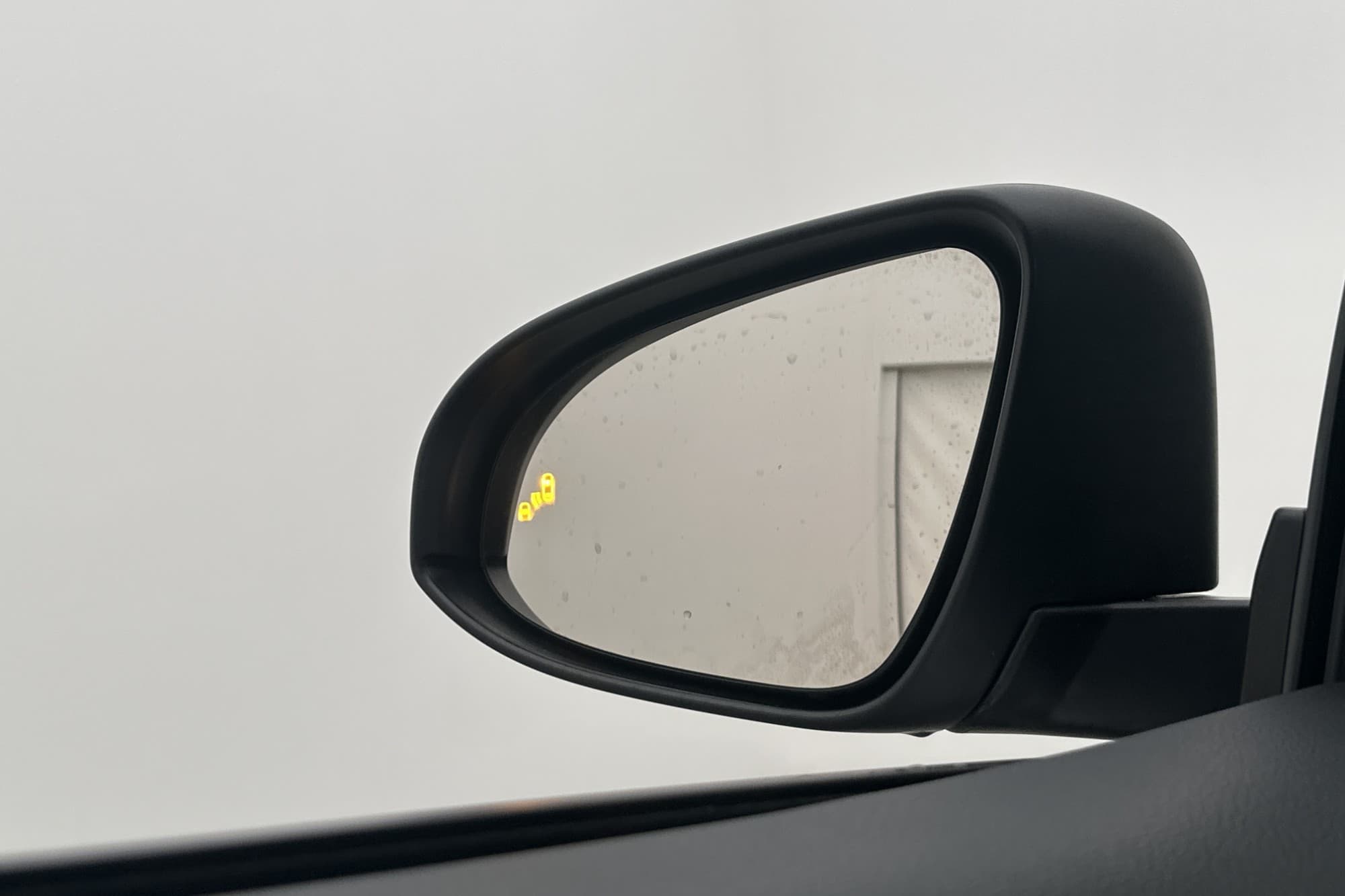 Toyota C-HR Style M&K Värmare JBL Kamera Rattvärme