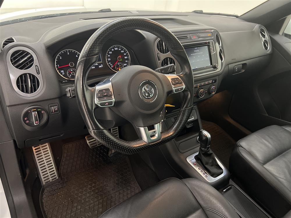 Volkswagen Tiguan 2.0 TDI 4M 184hk R-Line D-värm Pano Euro 6interiör