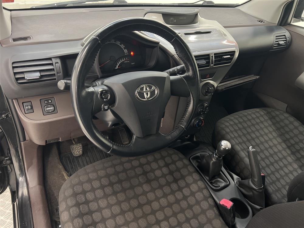 Toyota iQ 1.0 VVT-i 68hk 4-Sits Välservad LÅGMIL 0,39l/milinteriör