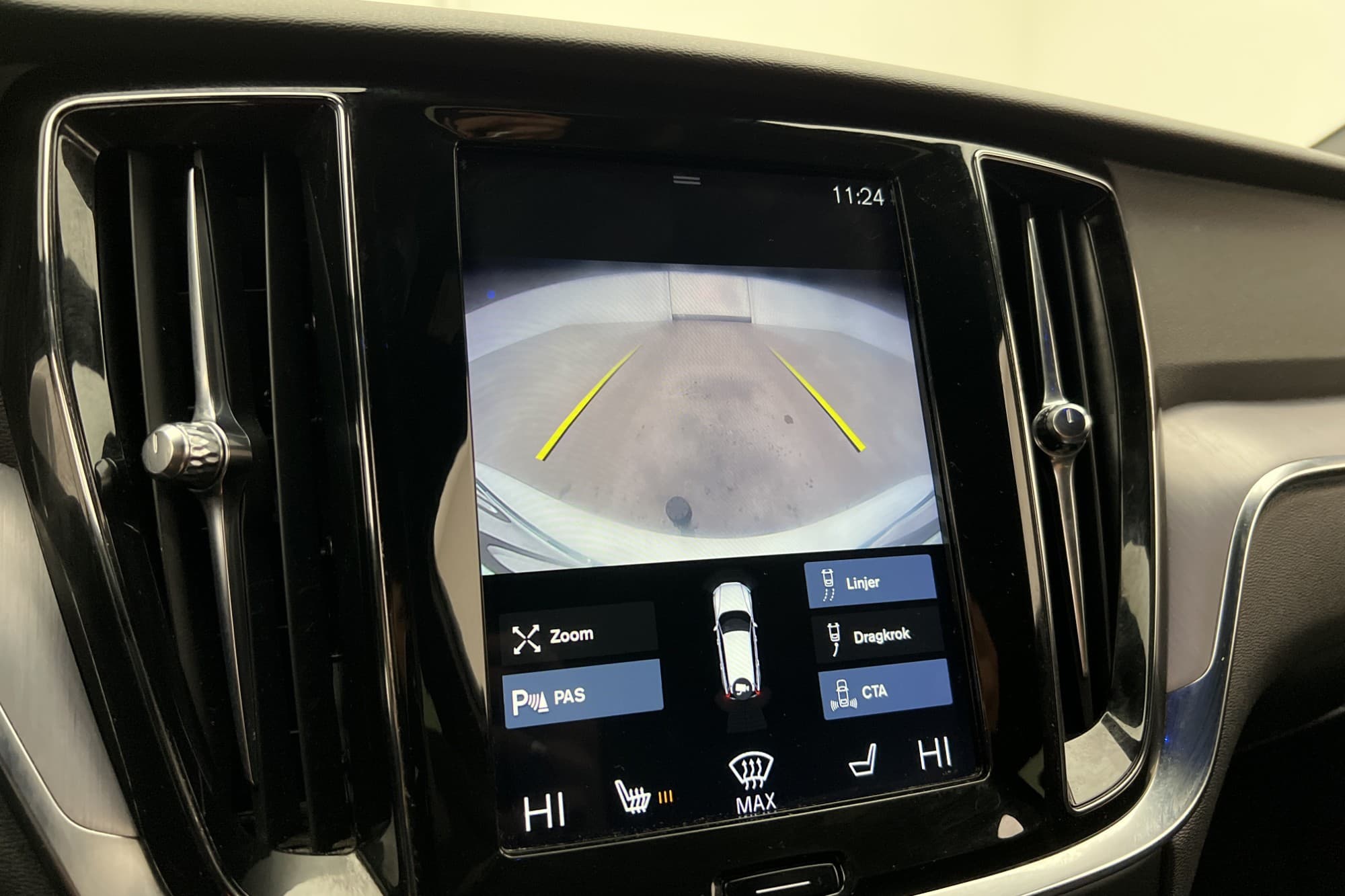 Volvo V60 D3 150hk AWD Momentum Värm Kamera H/K CarPlay Drag