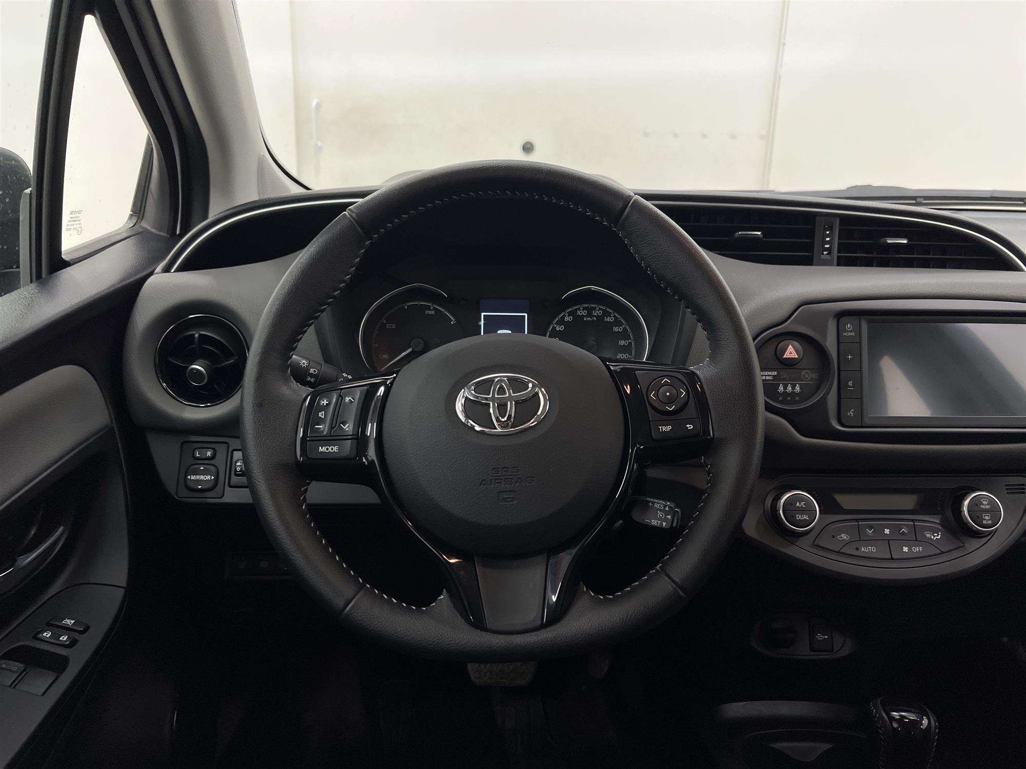 Toyota Yaris Hybrid e-CVT 101hk B-Kam P-Sensorer 0,37L/mil
