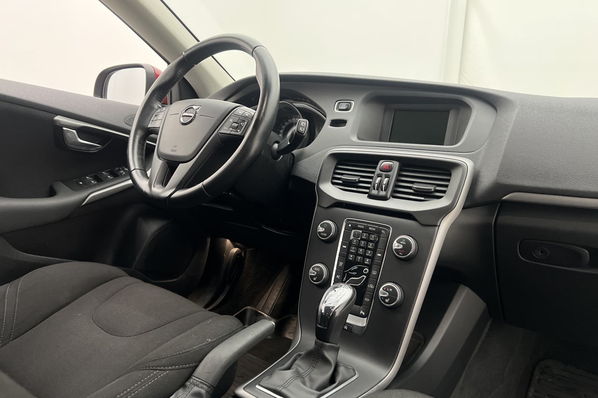 Volvo V40 T3 Kinetic VOC Värmare P-Sensorer Farthållare