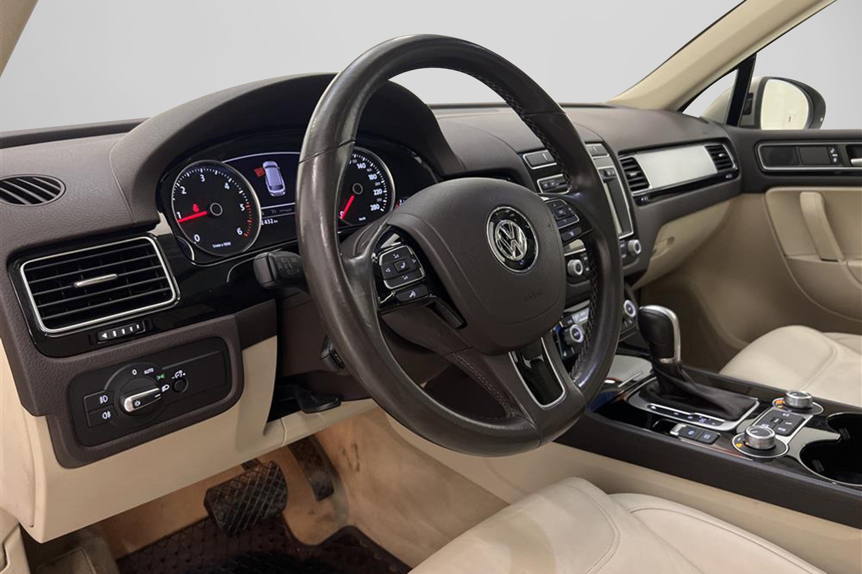 Volkswagen Touareg 3.0 262hk 4M Premium Pano 360° Drag Dvärm
