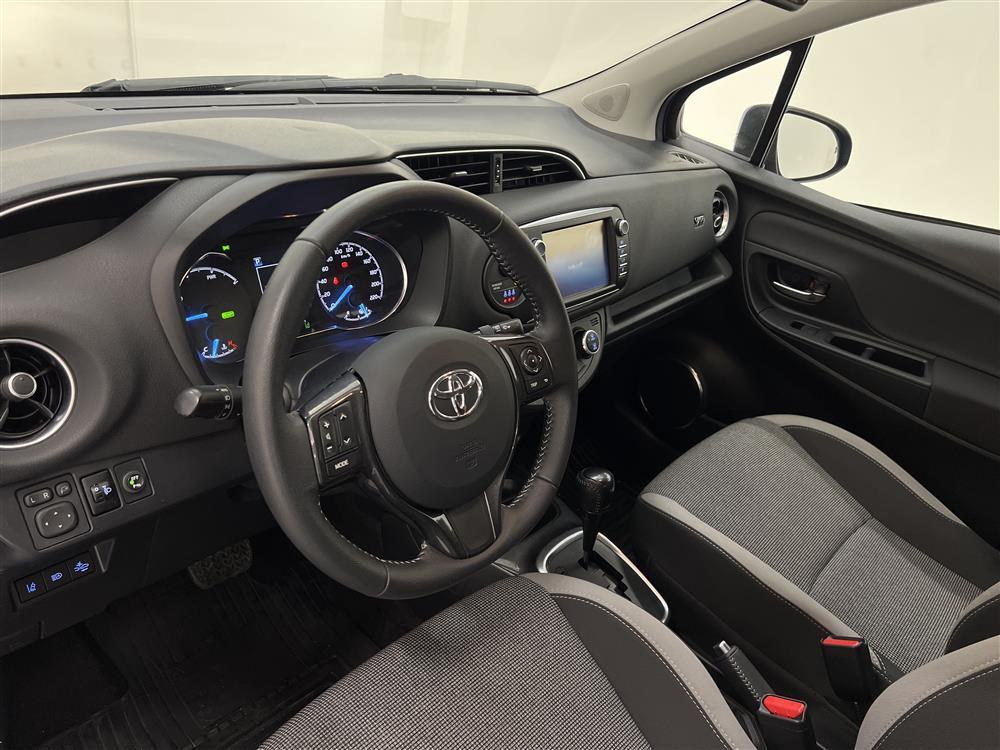 Toyota Yaris Hybrid e-CVT 101hk Låg Skatt 0,37L/mil