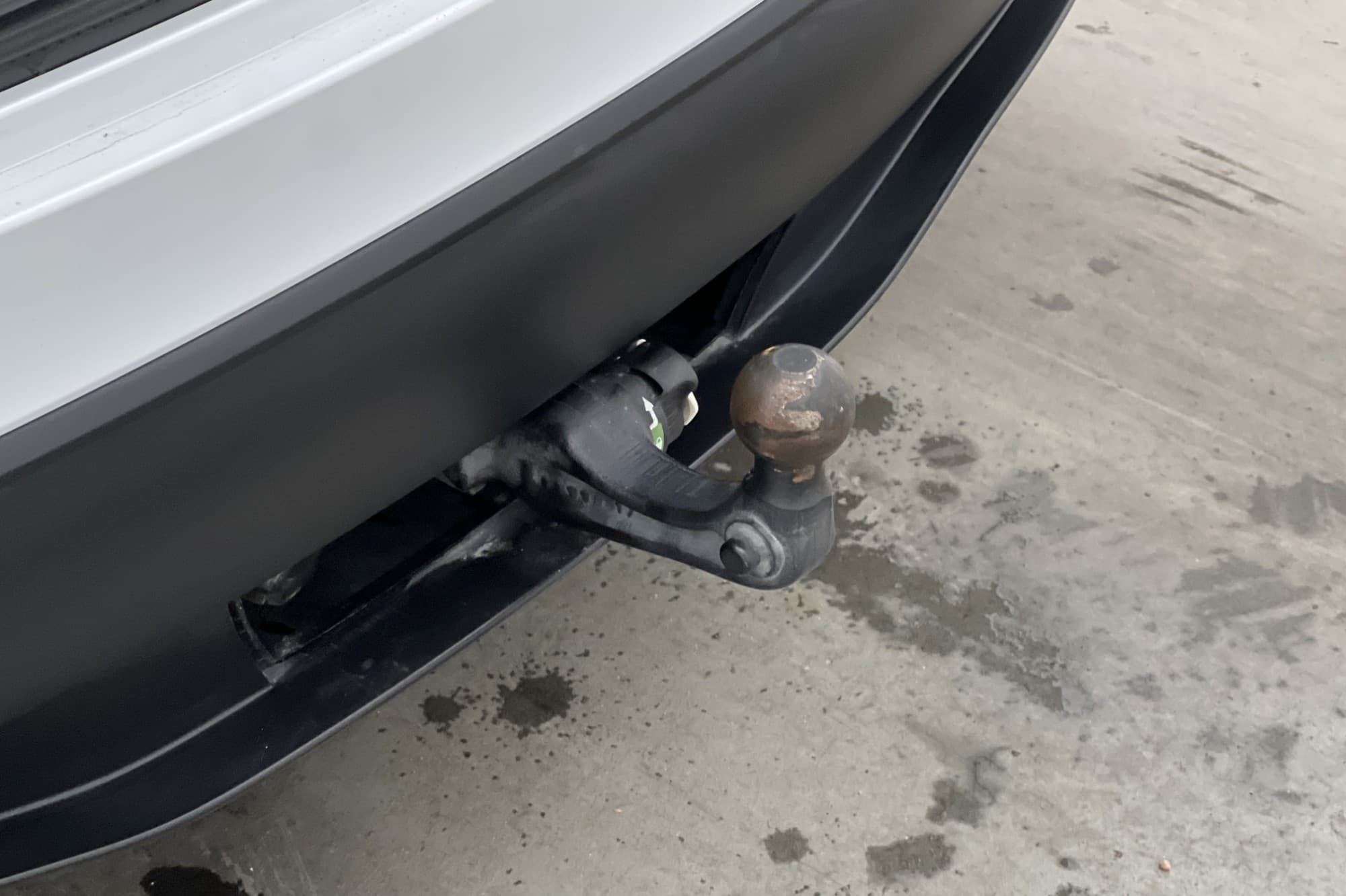 Tesla Model Y Standard Range Dragkrok Autopilot En-Brukare