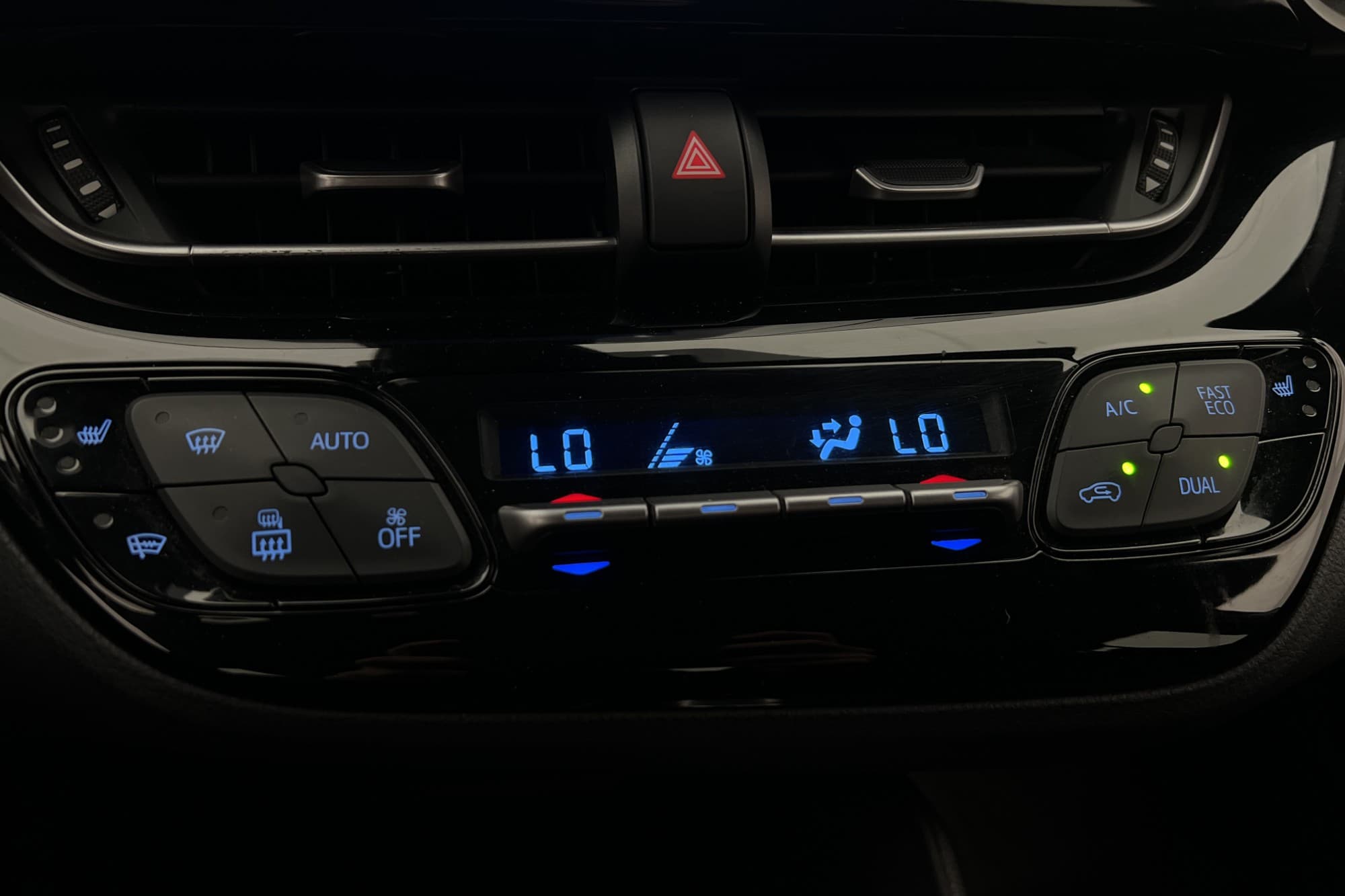 Toyota C-HR Hybrid CVT 122hk Active Kamera Dragkrok