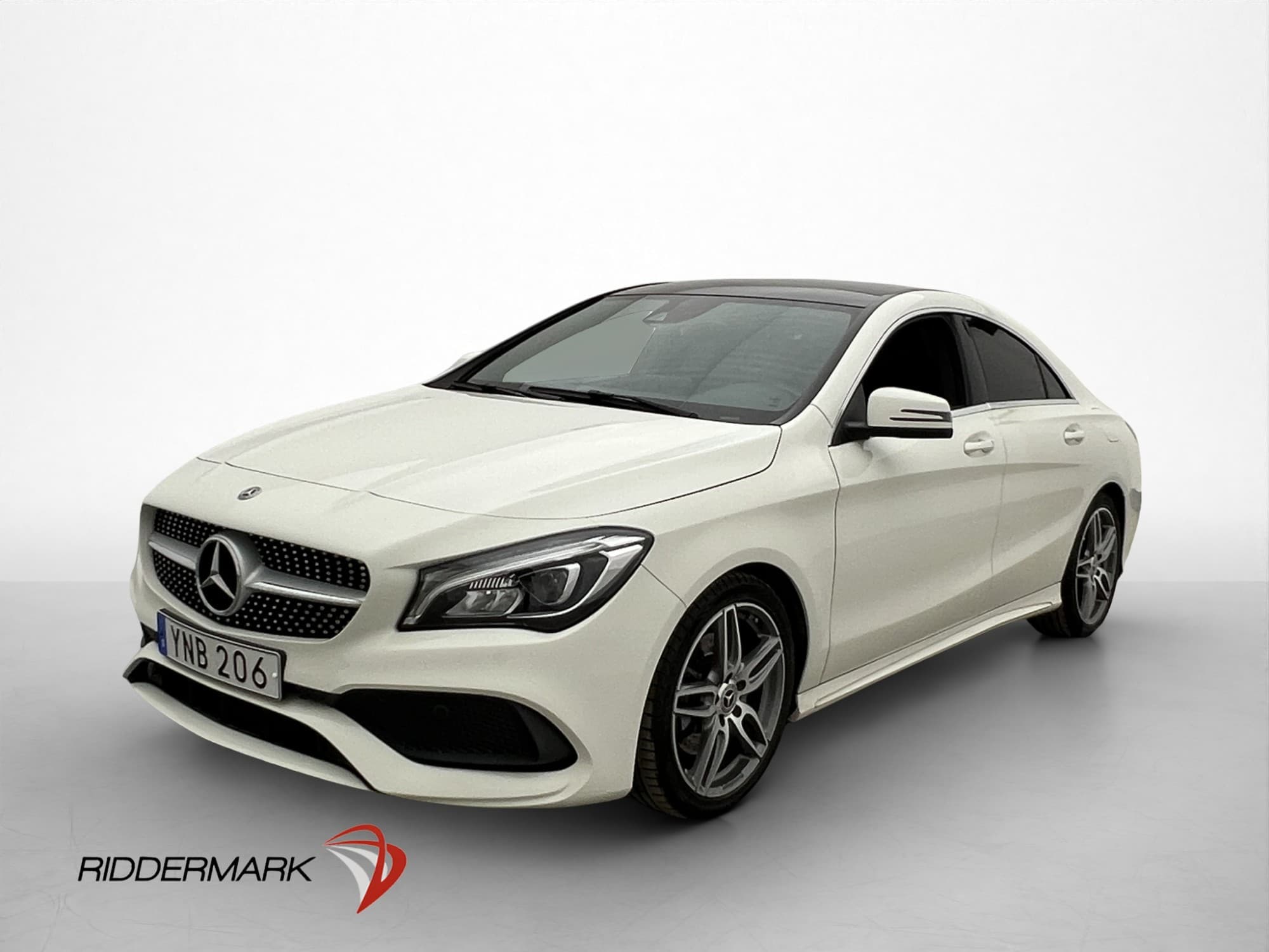 Mercedes-Benz CLA250 AMG Pano Kamera Keyless CarPlay LED