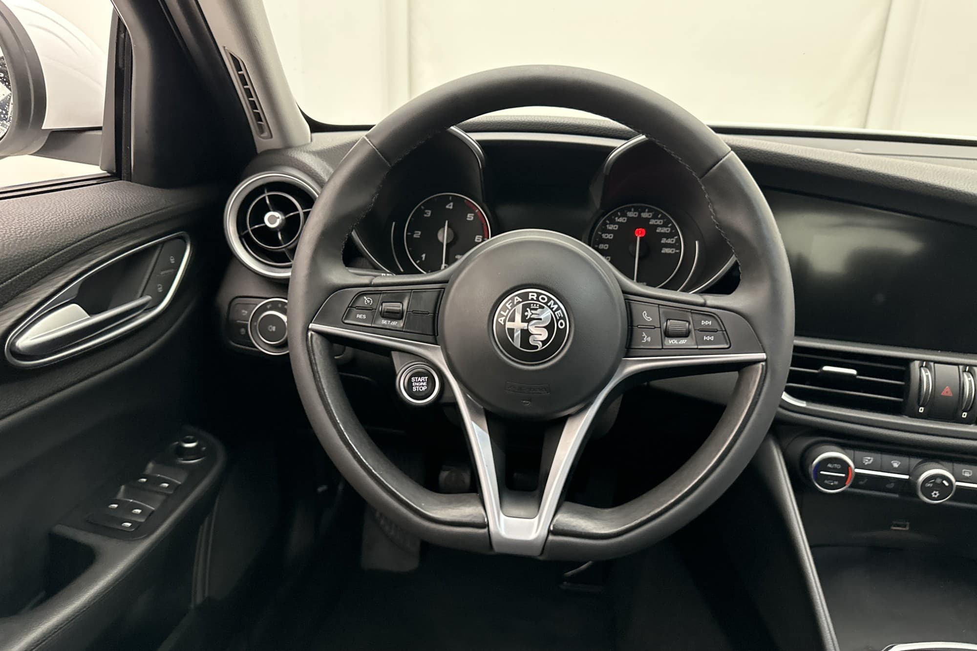 Alfa Romeo Giulia 2.2 JTD 180hk Super Navi Skinn Keyless