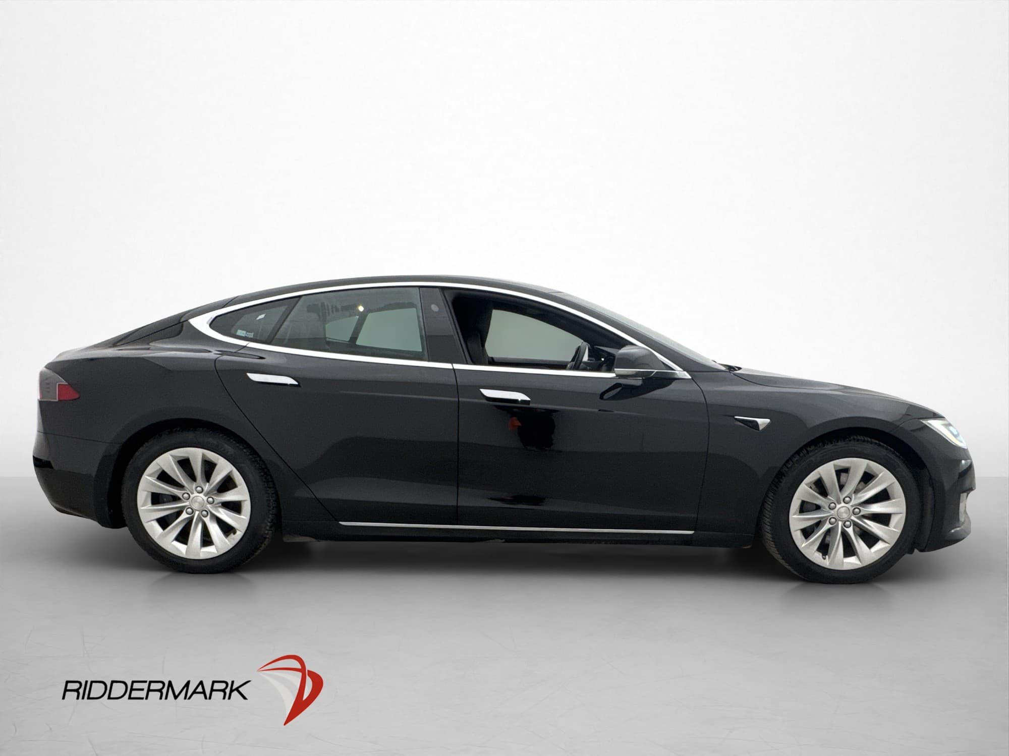 Tesla Model S Long Range AWD Raven Pano Luftfjädr MOMS 423hk