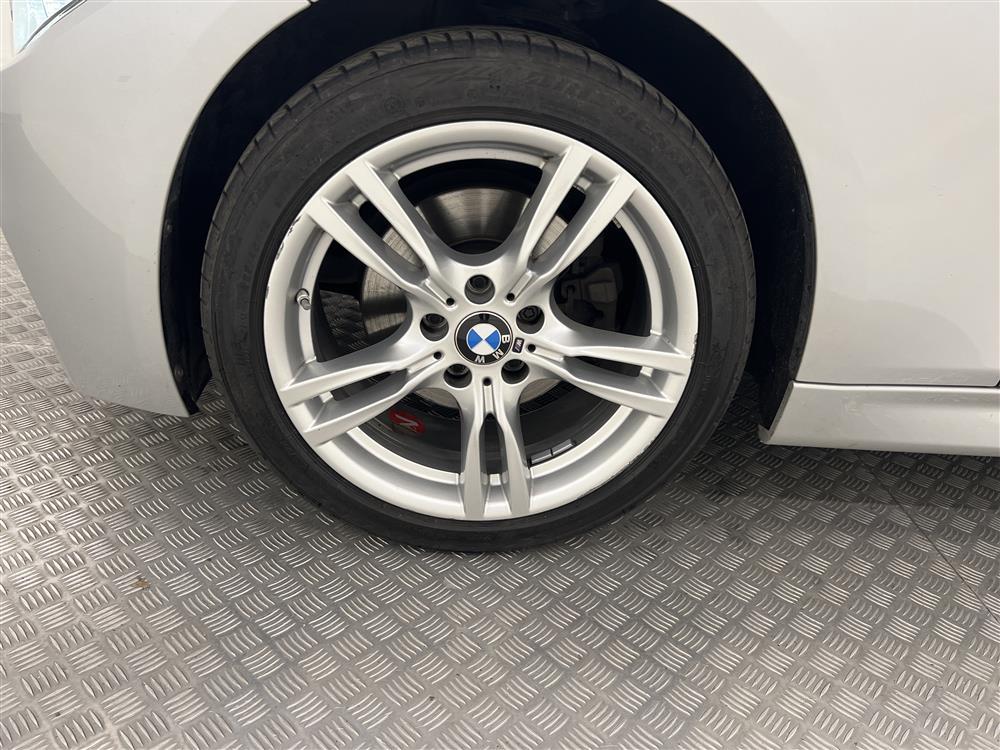 BMW 320d xDrive Touring M-Sport GPS B-kam Drag  0,45l/milinteriör