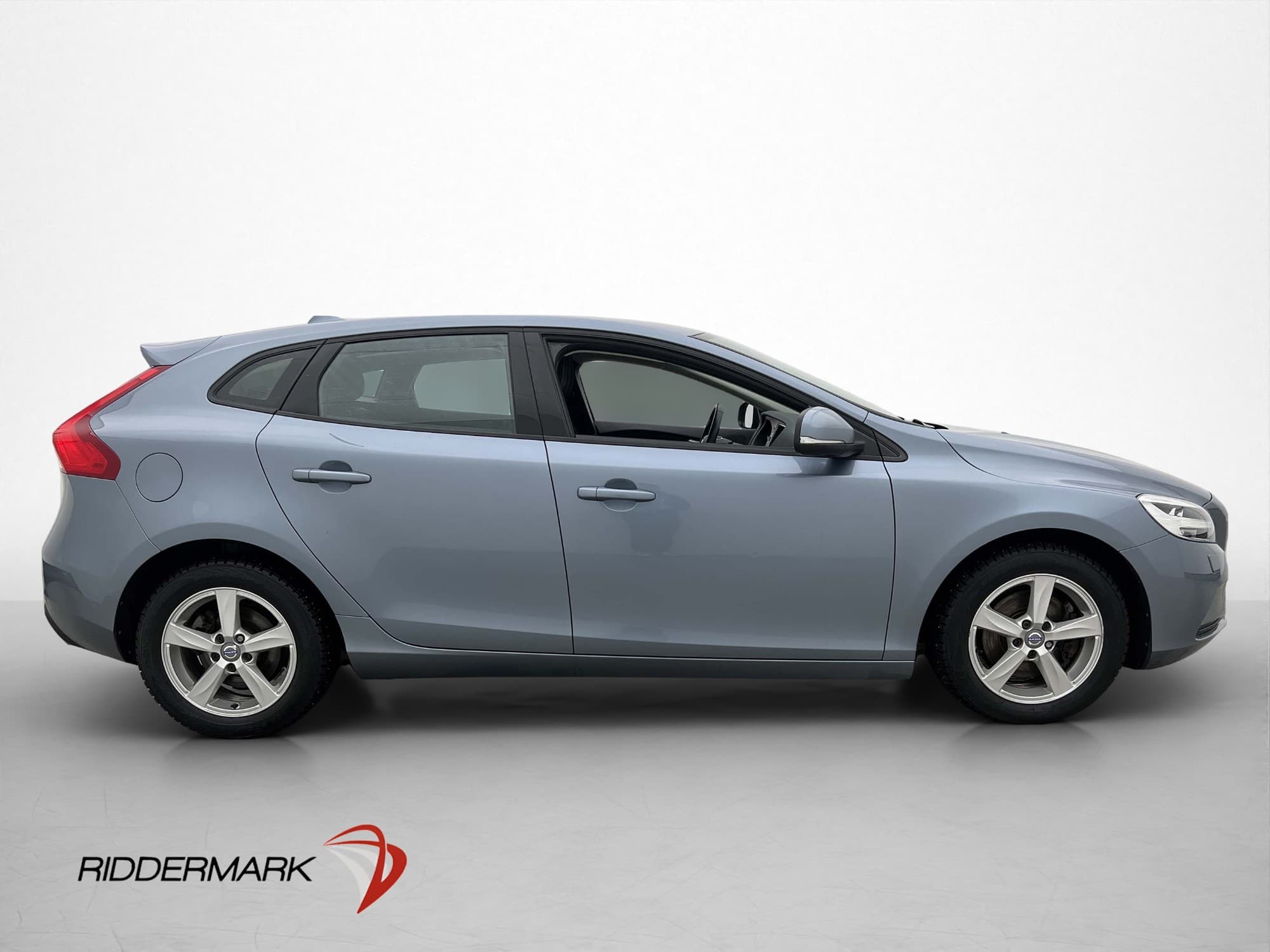 Volvo V40 D3 150hk Momentum VOC P-Sensorer Värm
