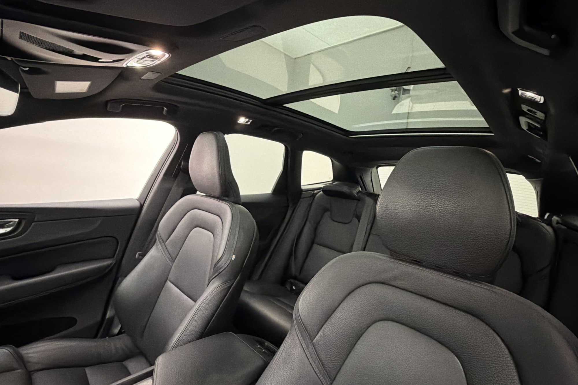 Volvo XC60 Recharge T8 AWD R-Design Panorama Värmare Skinn