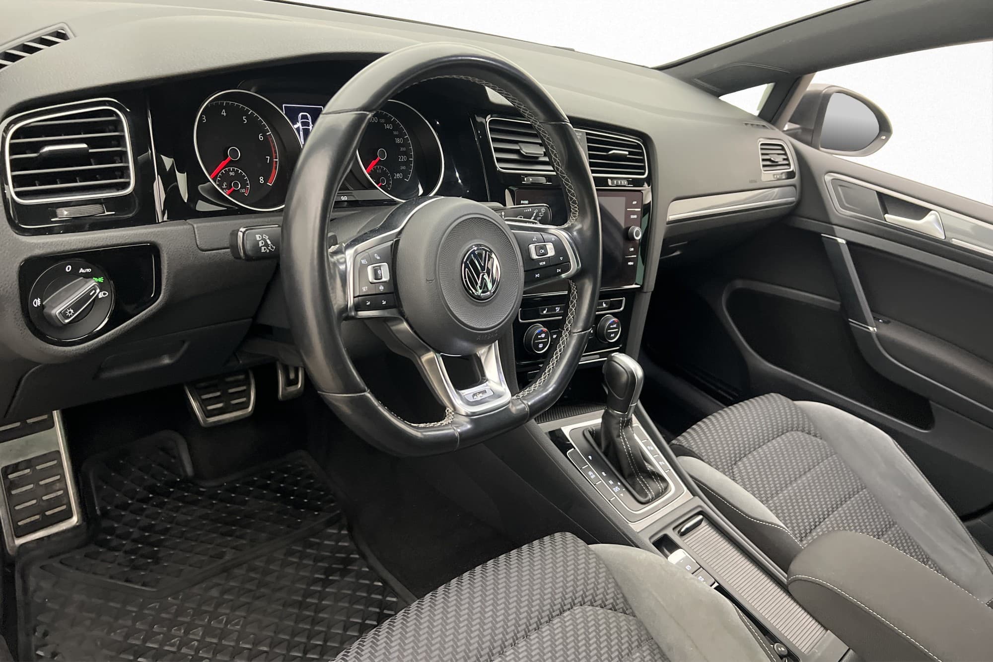 Volkswagen Golf SC 1.5 TSI 150hk R-Line Backkamera CarPlay