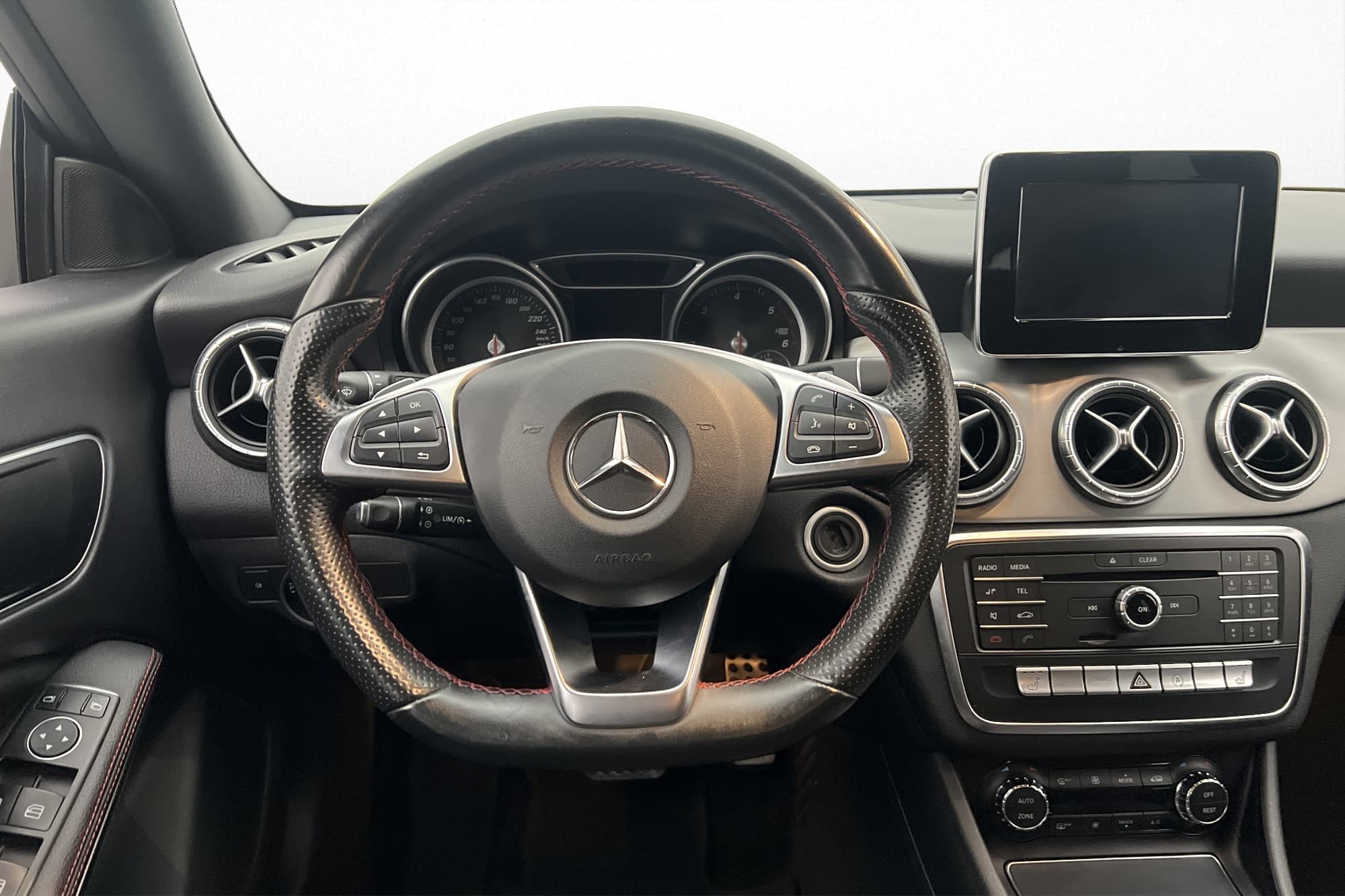 Mercedes-Benz CLA 200 d 136hk Shooting Brake AMG Kamera