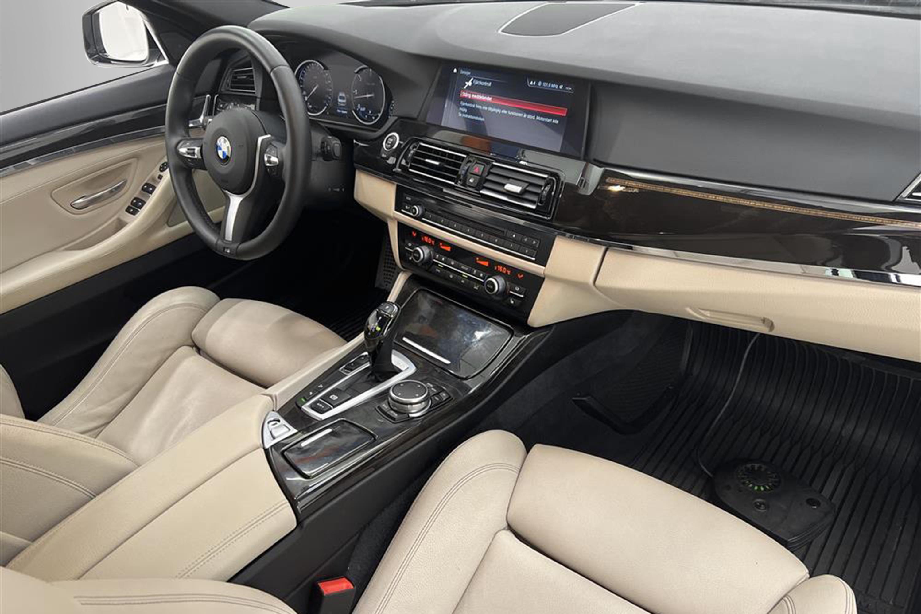 BMW 530 d xDrive 258hk M-Sport Cockpit H/K Kamera Navi Drag