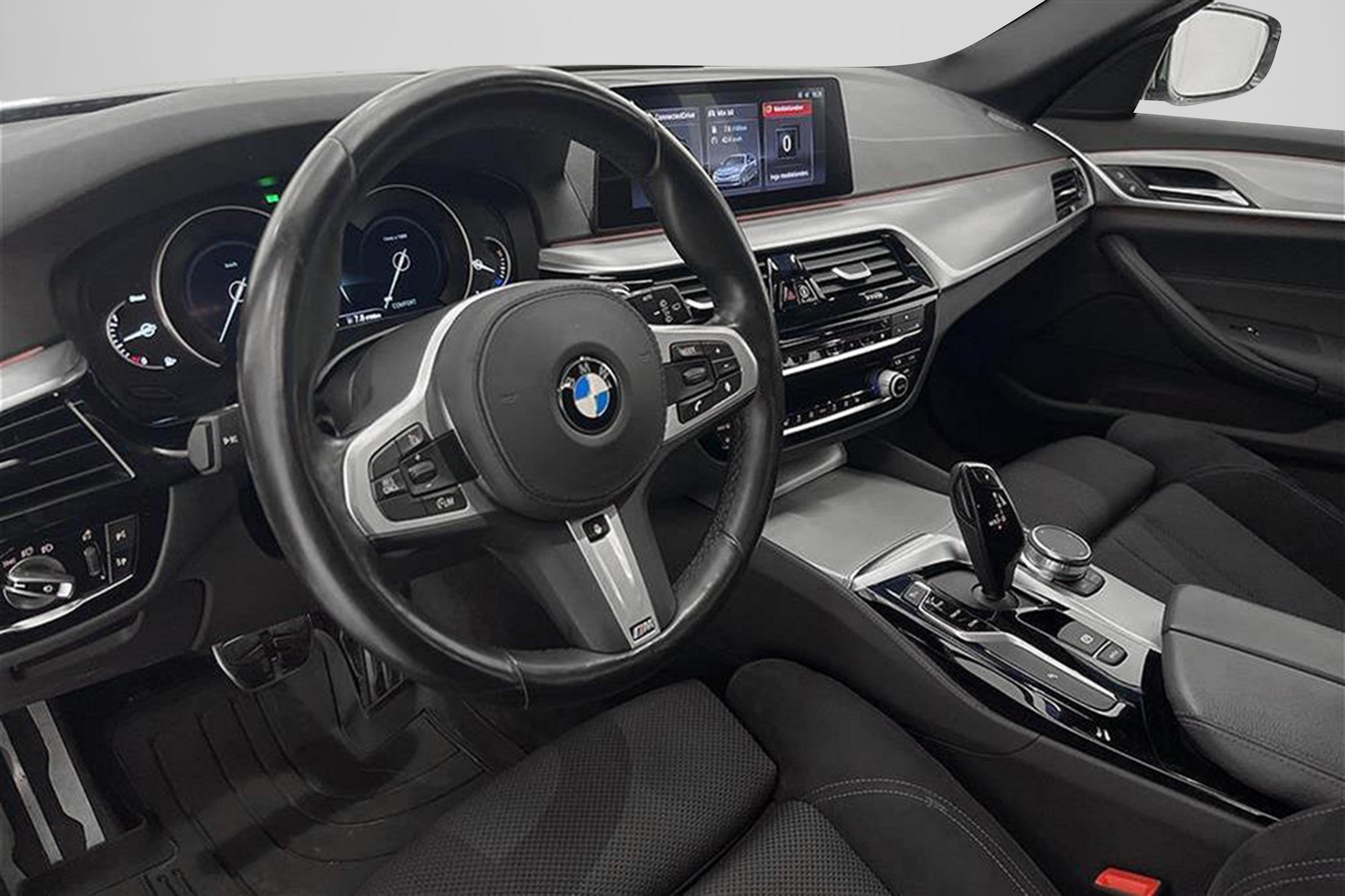 BMW 520 d xDrive 190hk M-Sport HiFi Kamera Navi Värmare Draginteriör