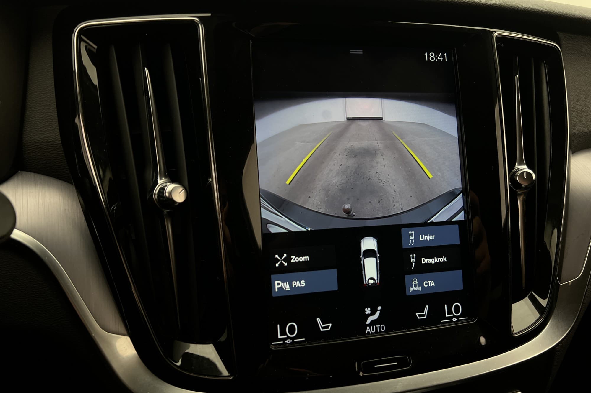 Volvo V60 D3 150hk Momentum Värmare VOC Kamera Carplay Drag