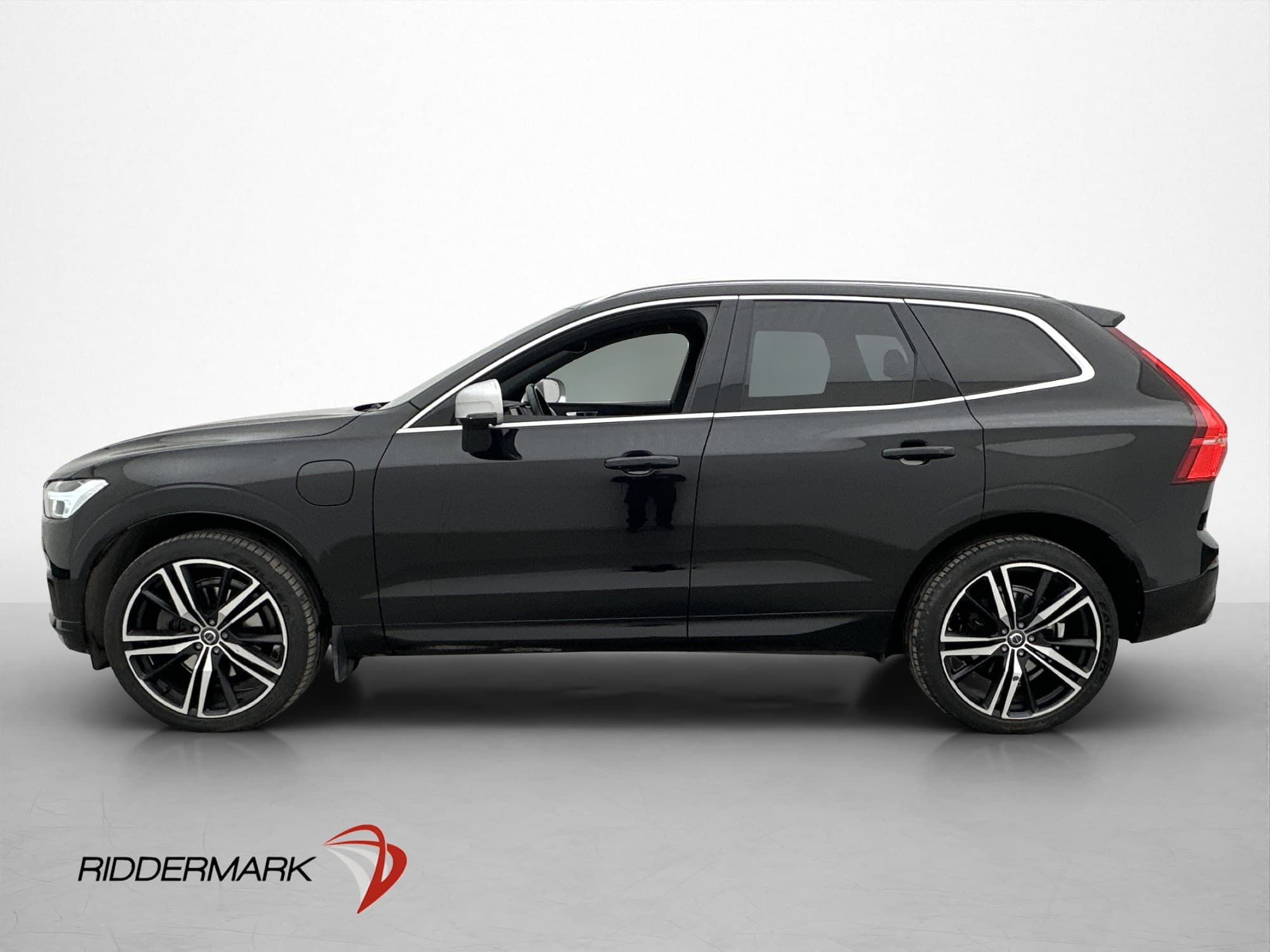 Volvo XC60 T8 392hk AWD R-Design B&W Pano Skinn 360 HUD Drag