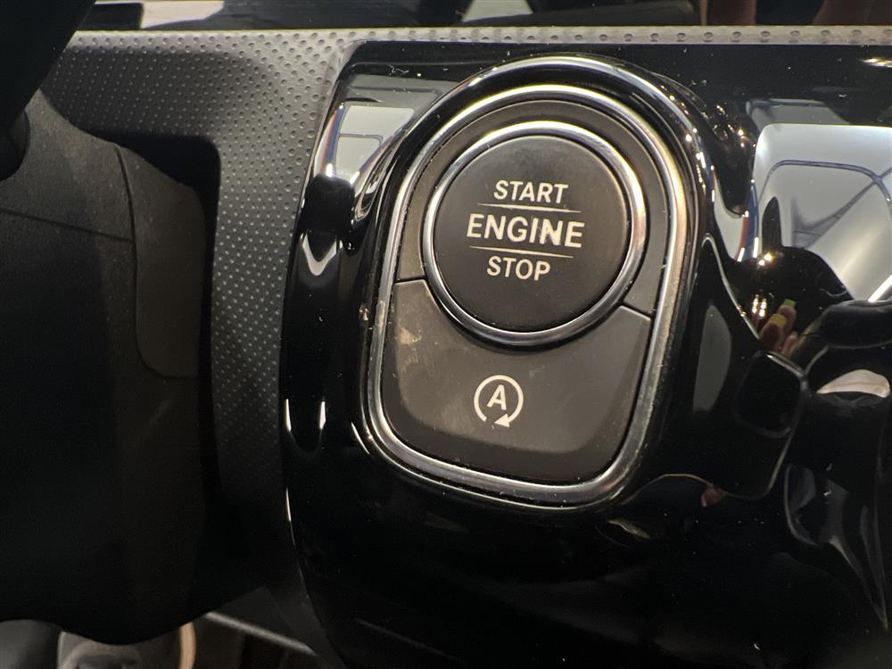 Mercedes A 180d 116hk B-kamera Välservad Skinn 0,4l/milinteriör