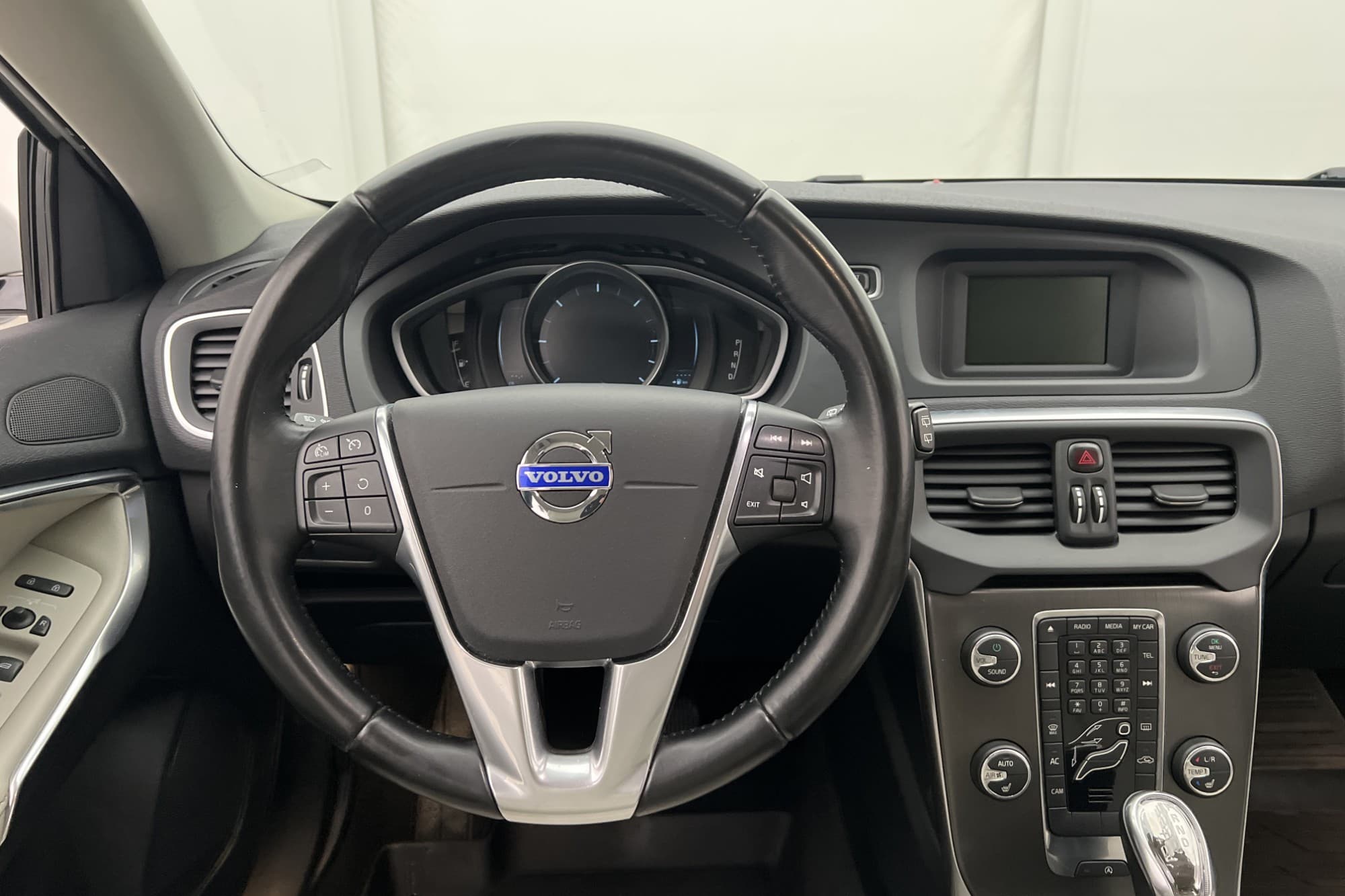 Volvo V40 D4 177hk Summum Värmare Kamera Skinn Elstol