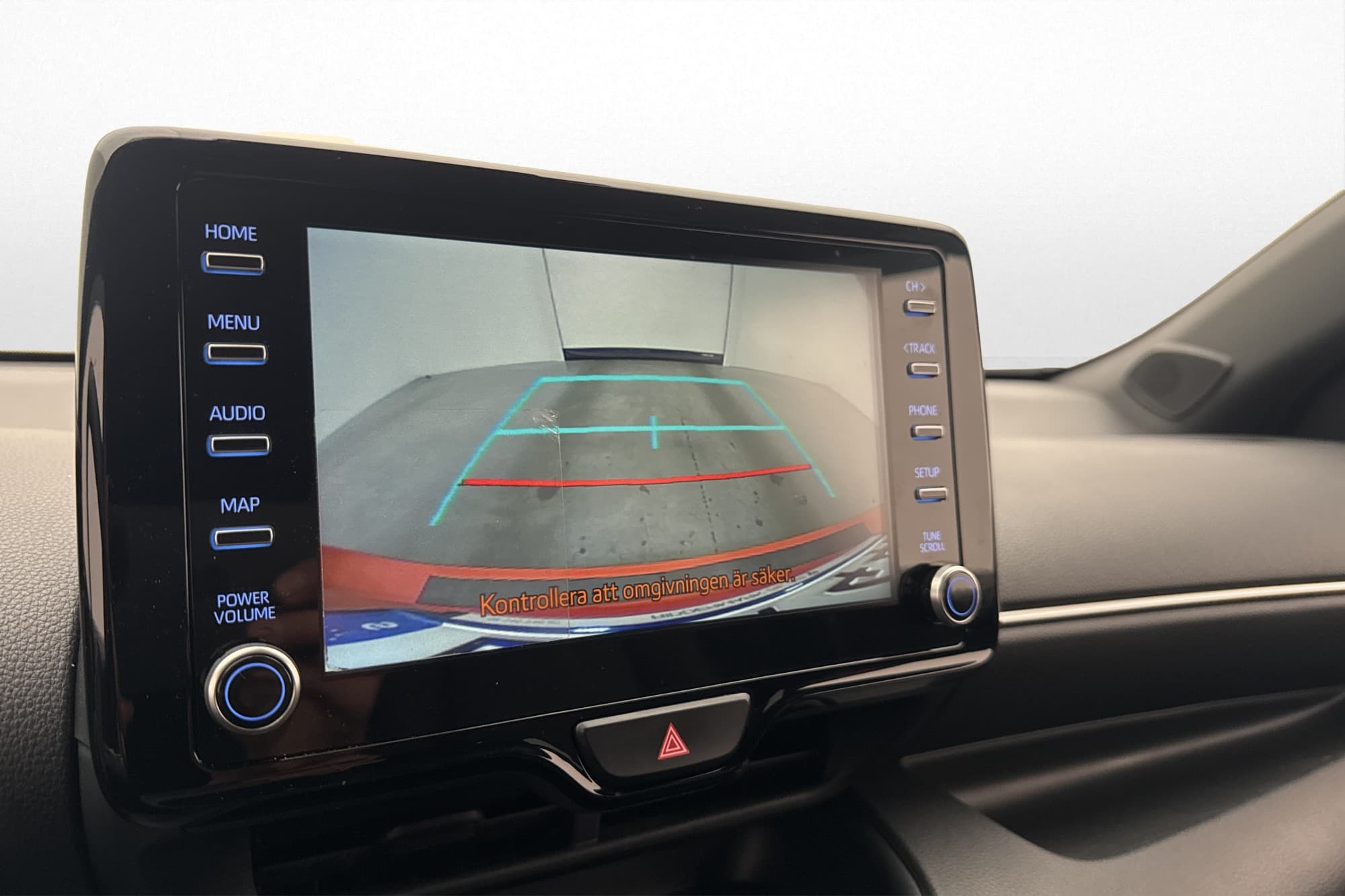 Toyota Yaris Premiere Edition Bi-Tone HUD Kamera Rattvärme