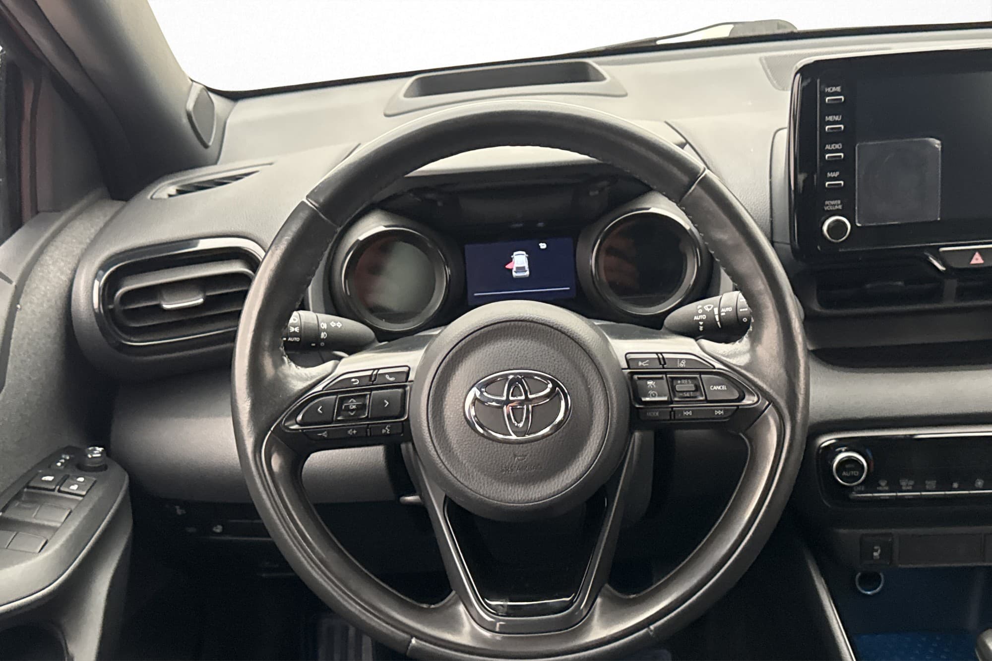 Toyota Yaris Premiere Edition Bi-Tone HUD Kamera Rattvärme