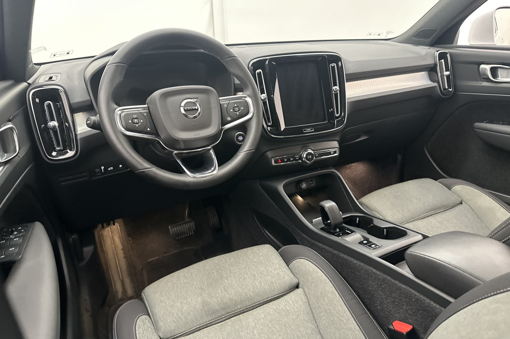 Volvo XC40 T4 TwEn 211hk Core Värmare Kamera Navi Drag MOMS