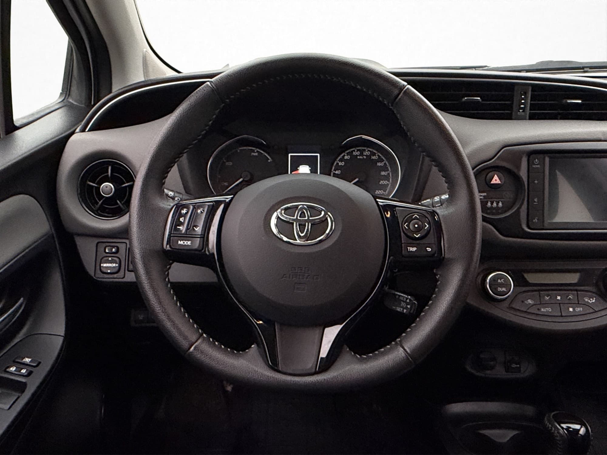 Toyota Yaris Hybrid e-CVT 101hk Active Backkamera Bluetooth