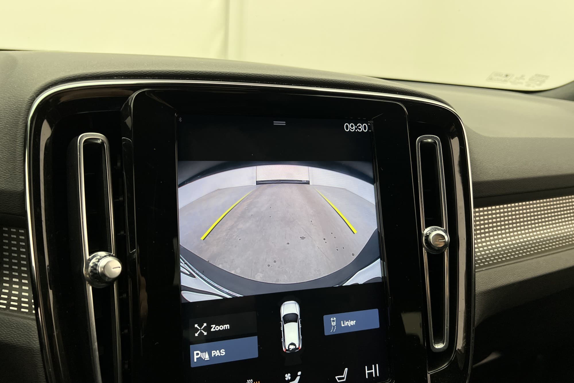 Volvo XC40 T2 R-Design Värmare Kamera Navi CarPlay