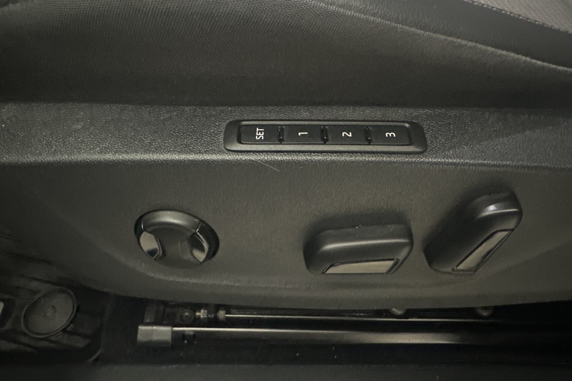 Skoda Enyaq 80 204hk Värmare Dragkrok Kamera CarPlay MOMS