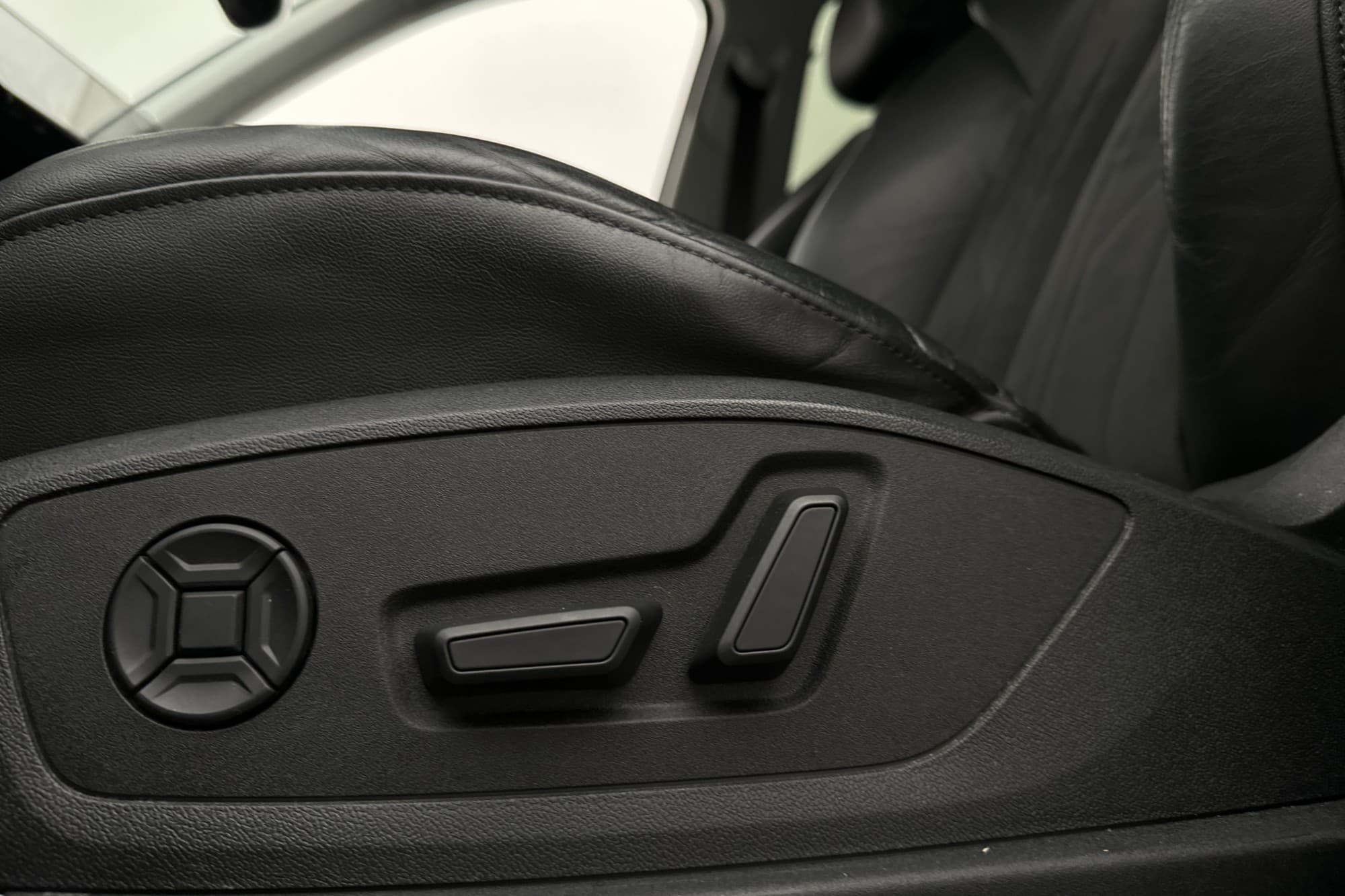 Audi e-tron 55 Quattro 95 kWh 408hk Elstolar Dragkrok MOMS