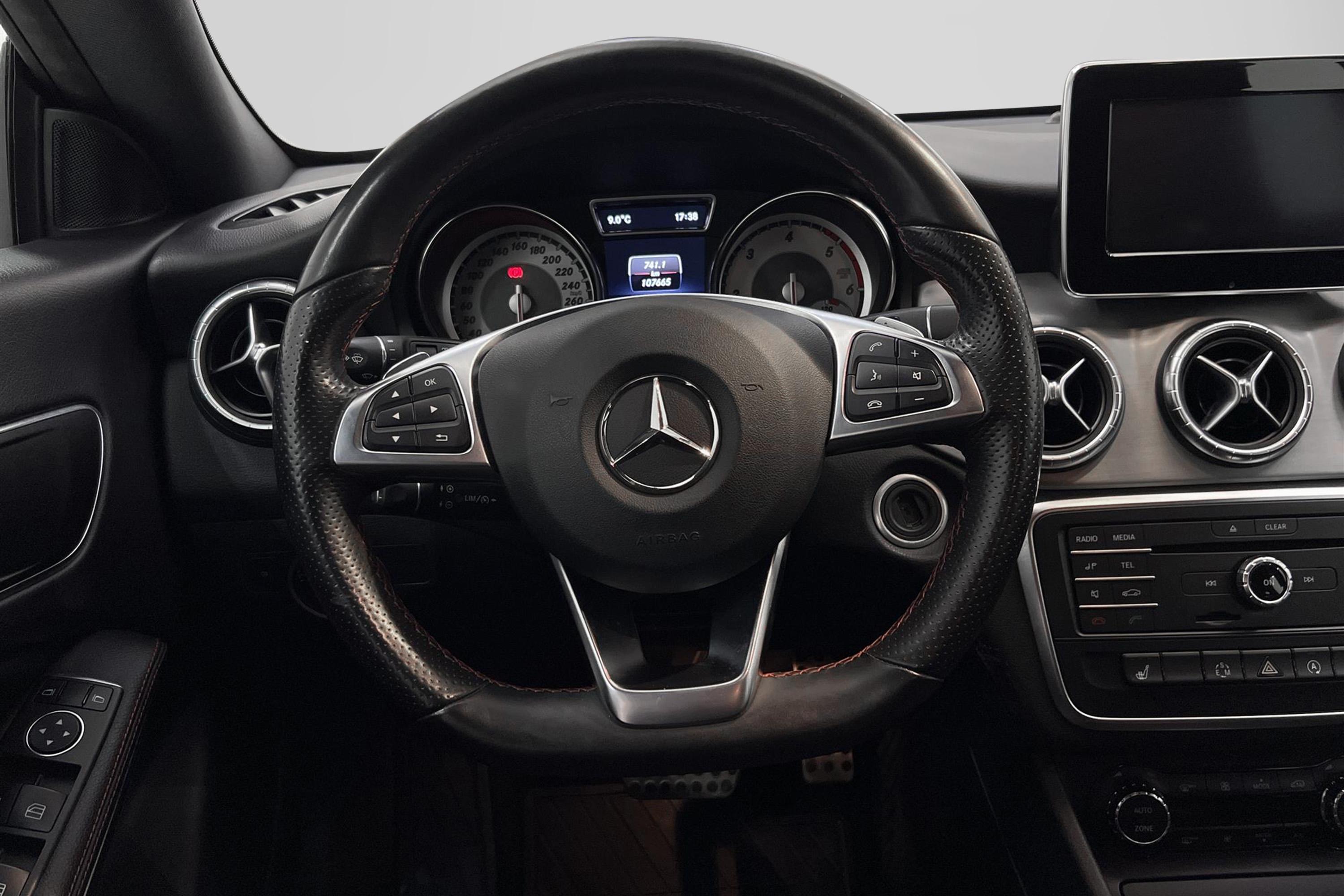 Mercedes-Benz CLA 200 Shooting Brake AMG Välservad 0,41L/milinteriör