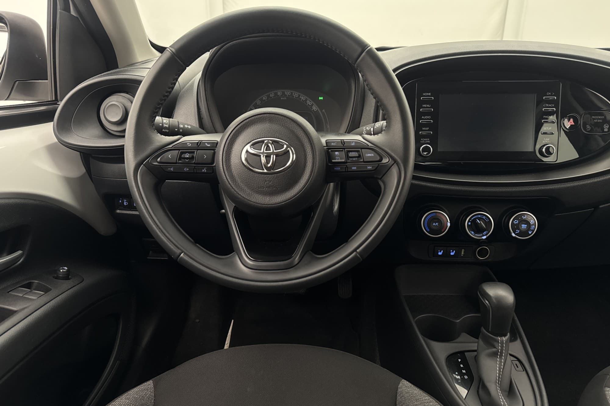 Toyota Aygo X 1.0 VVT-i 72hk Play Kamera Adaptiv-Farthållare