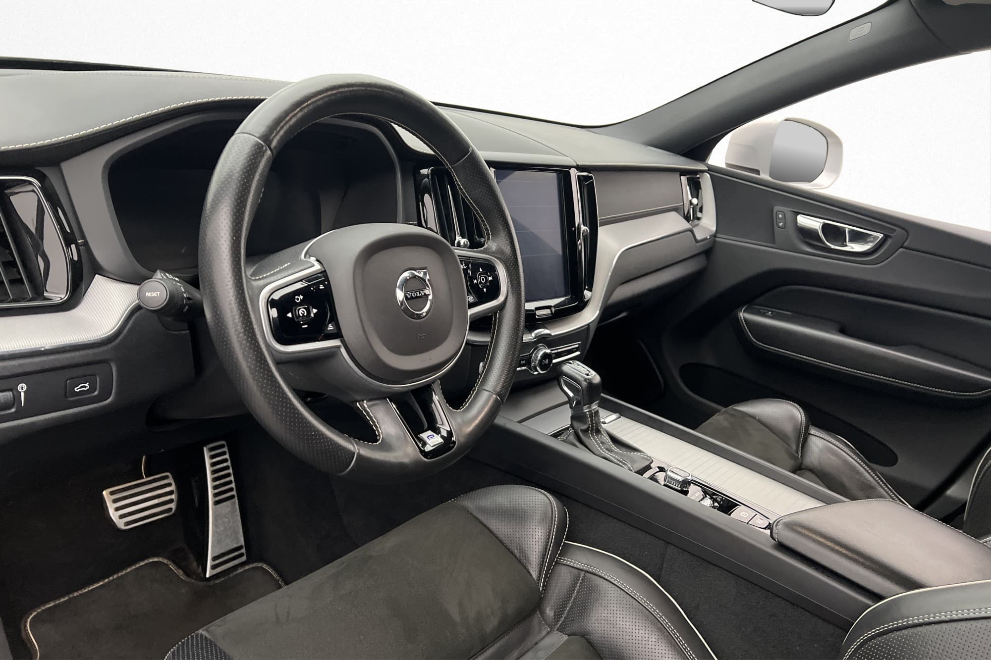 Volvo XC60 T5 R-Design Kamera CarPlay Värmare Navi Rattvärme