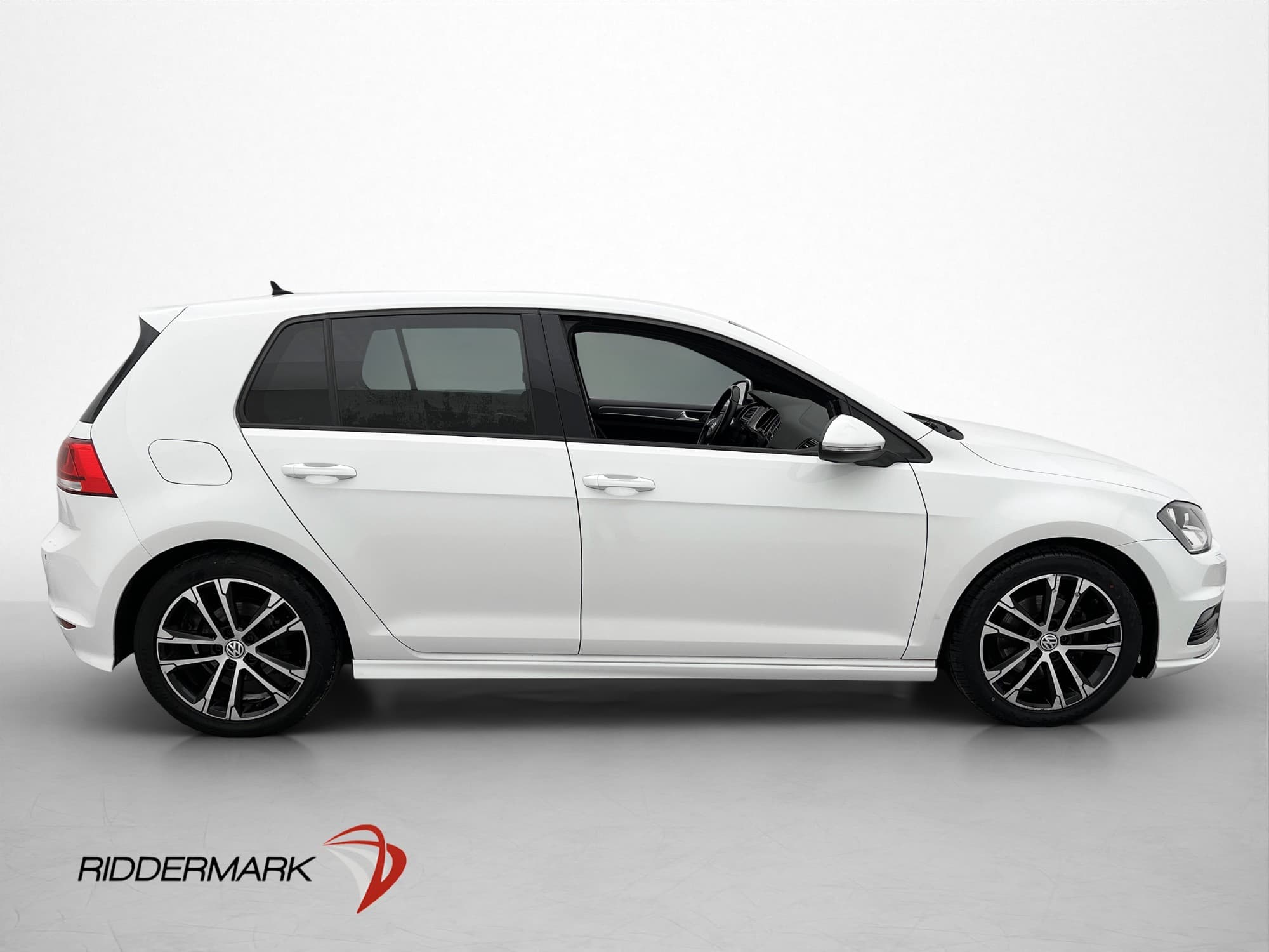 Volkswagen Golf 1.4 TSI 150hk R-Line Motorvärmare Carplay