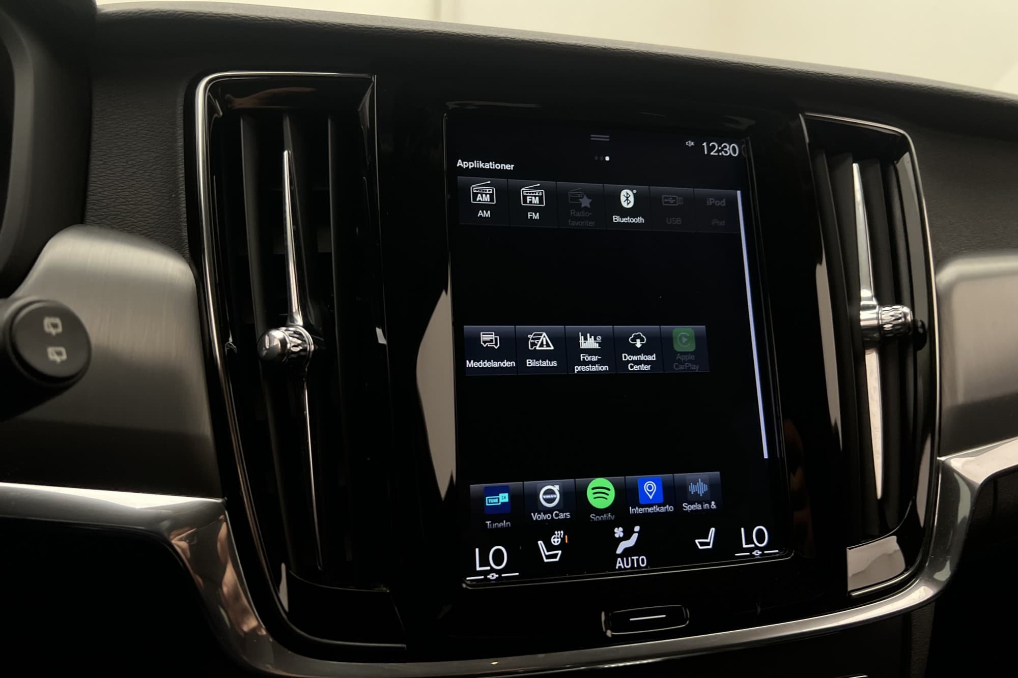 Volvo V90 T4 Momentum Värmare Adapt-fart CarPlay VOC Drag