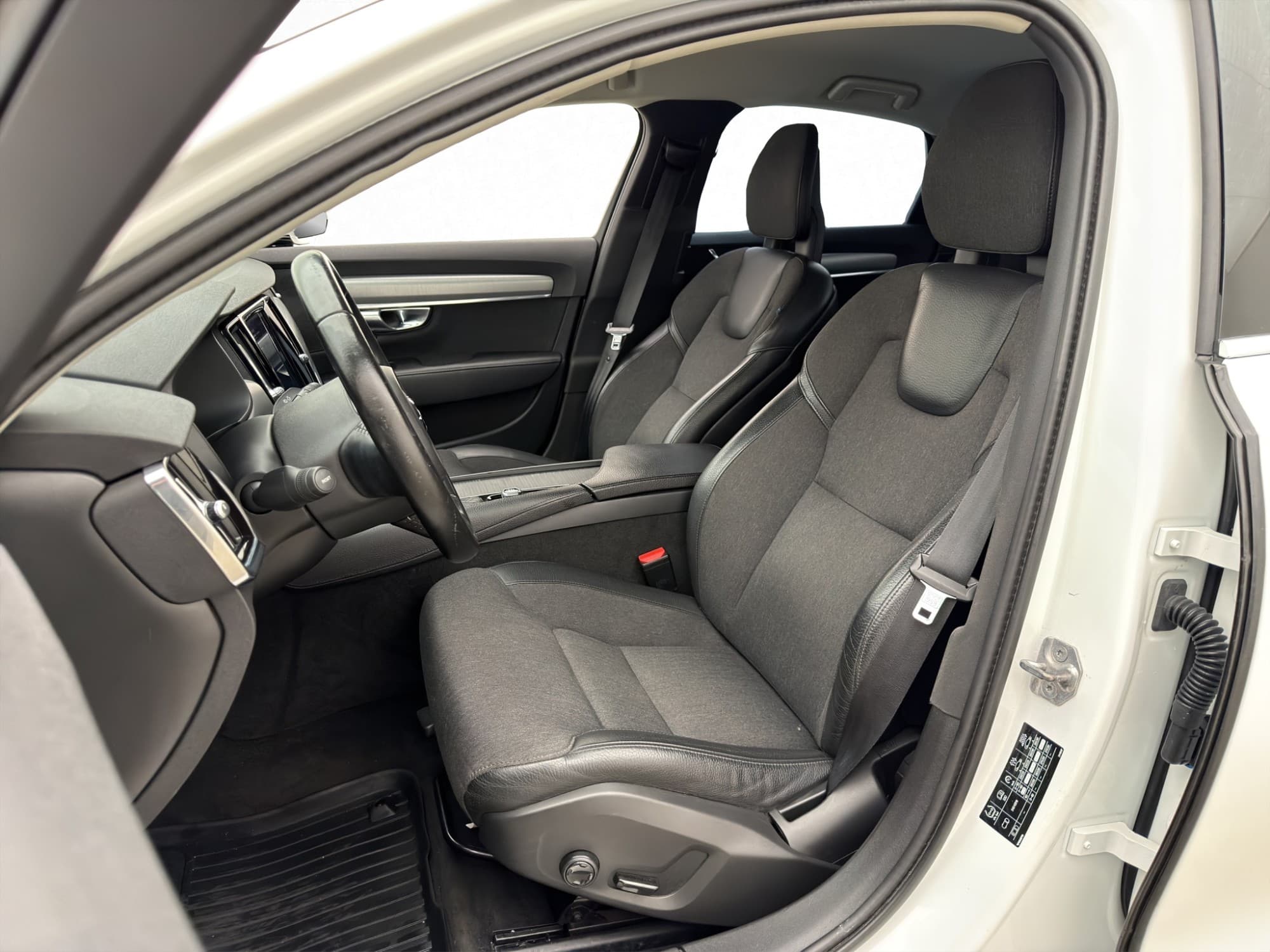 Volvo S90 D3 150hk Momentum D-Värmare Navi Halvskinn