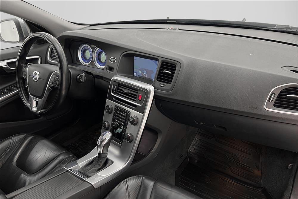 Volvo V60 D4 AWD 163hk R-Design VOC GPS Värm Skinn 0,52L/MIL