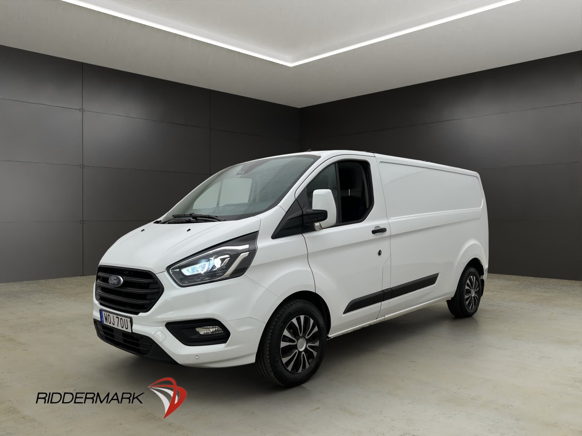 Ford Transit Custom L2 Ny-Kamrem Värmare PDC Dragkrok Moms