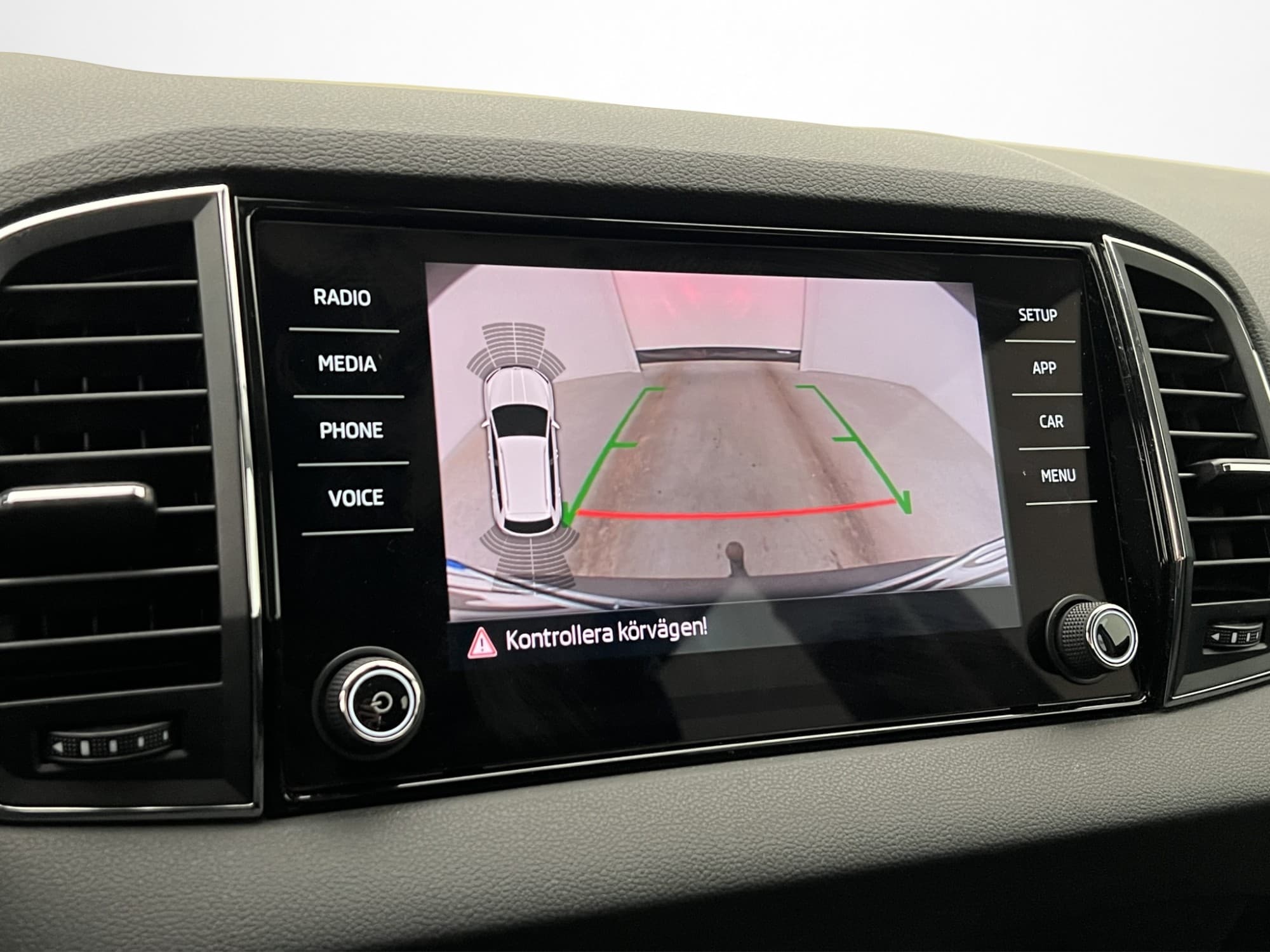 Skoda Karoq TSI 115hk Style Värmare Kamera CarPlay Drag