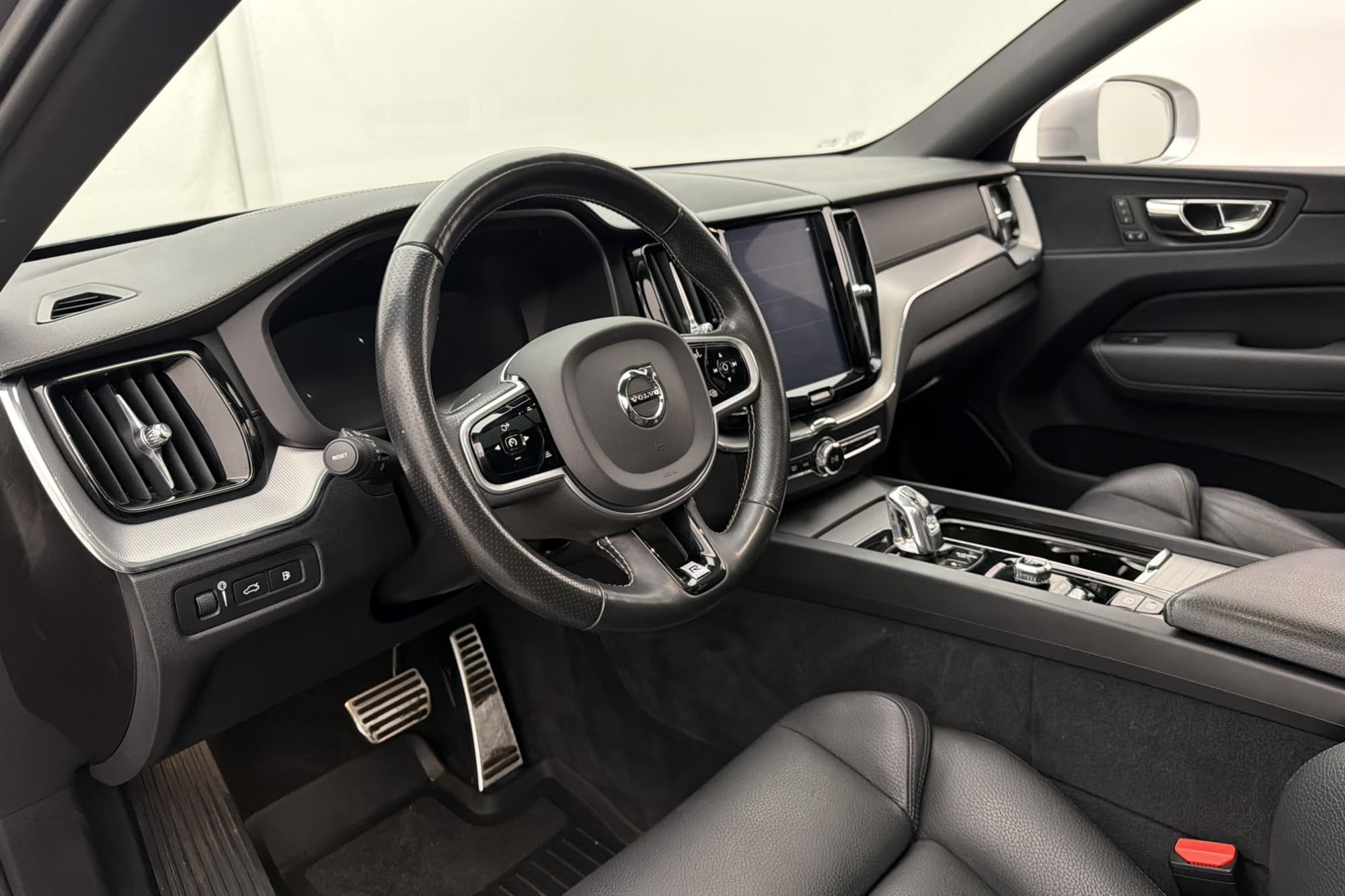 Volvo XC60 Recharge T8 AWD R-Design Panorama Värmare Skinn