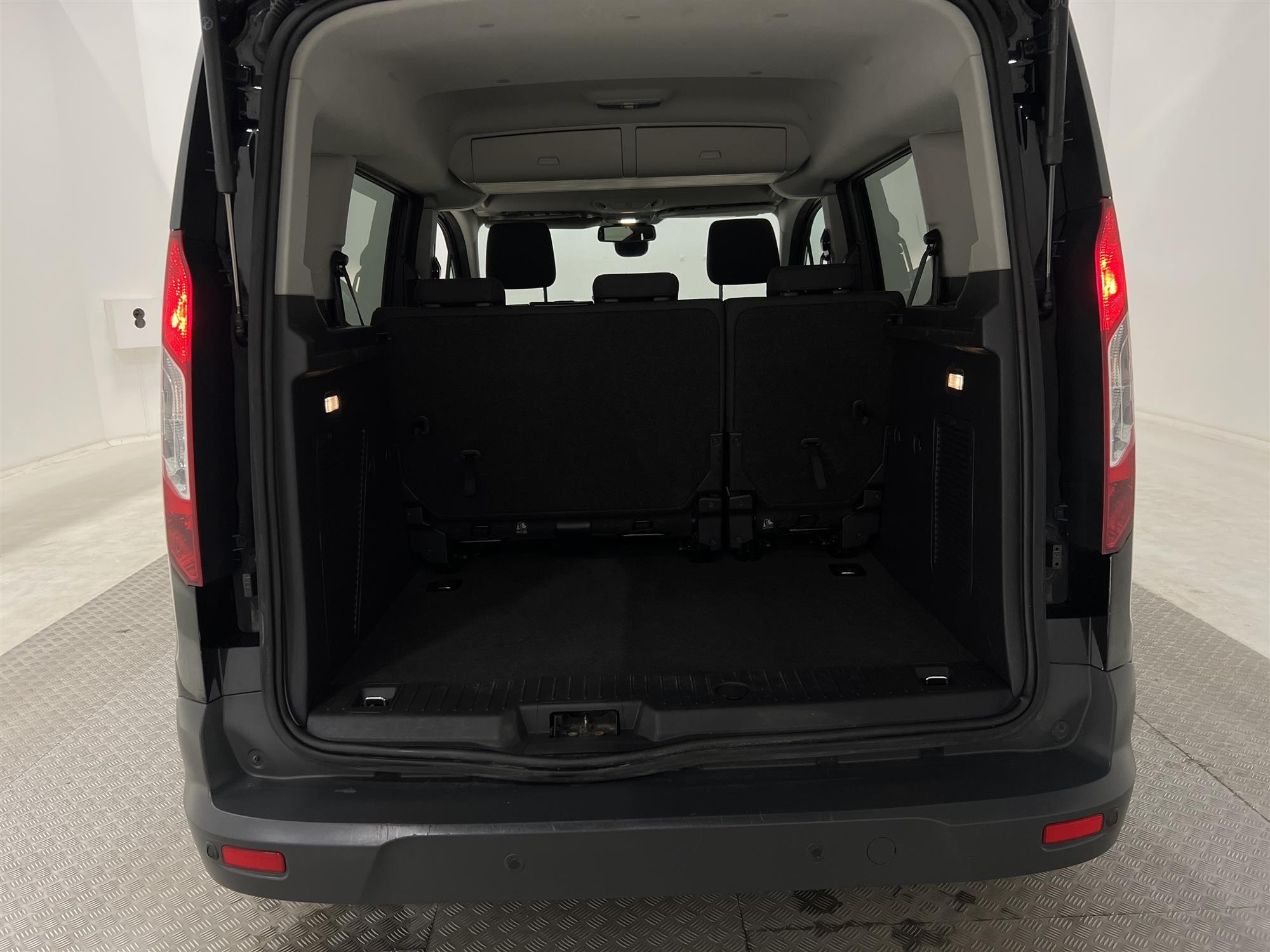 Ford Tourneo Connect 1.6TDCI 115hk PDC Värmare  