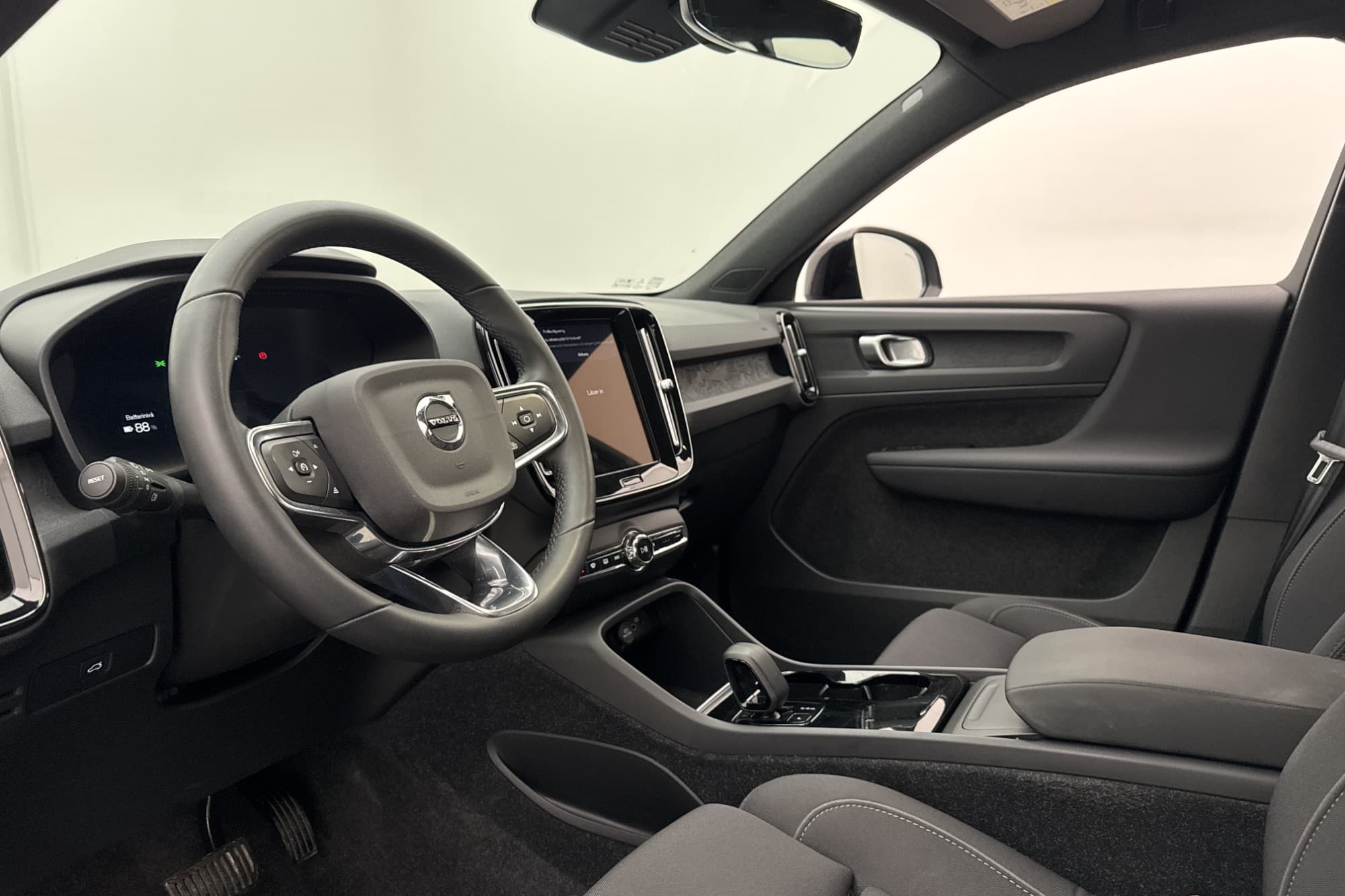 Volvo XC40 Recharge Twin Motor Plus Värm Drag Kamera MOMS