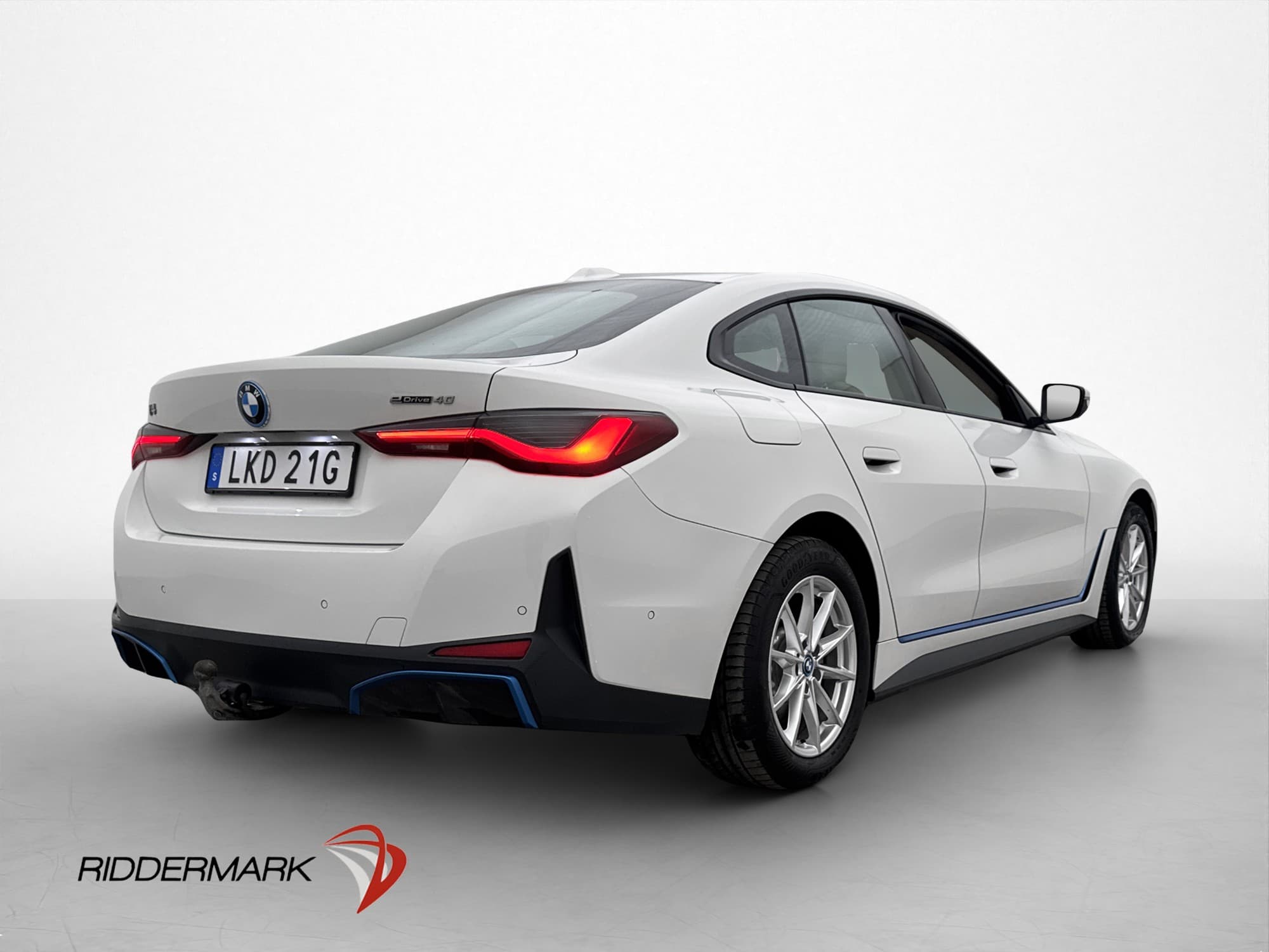 BMW i4 eDrive40 Gran Coupé Skinn Drag Kamera CarPlay MOMS