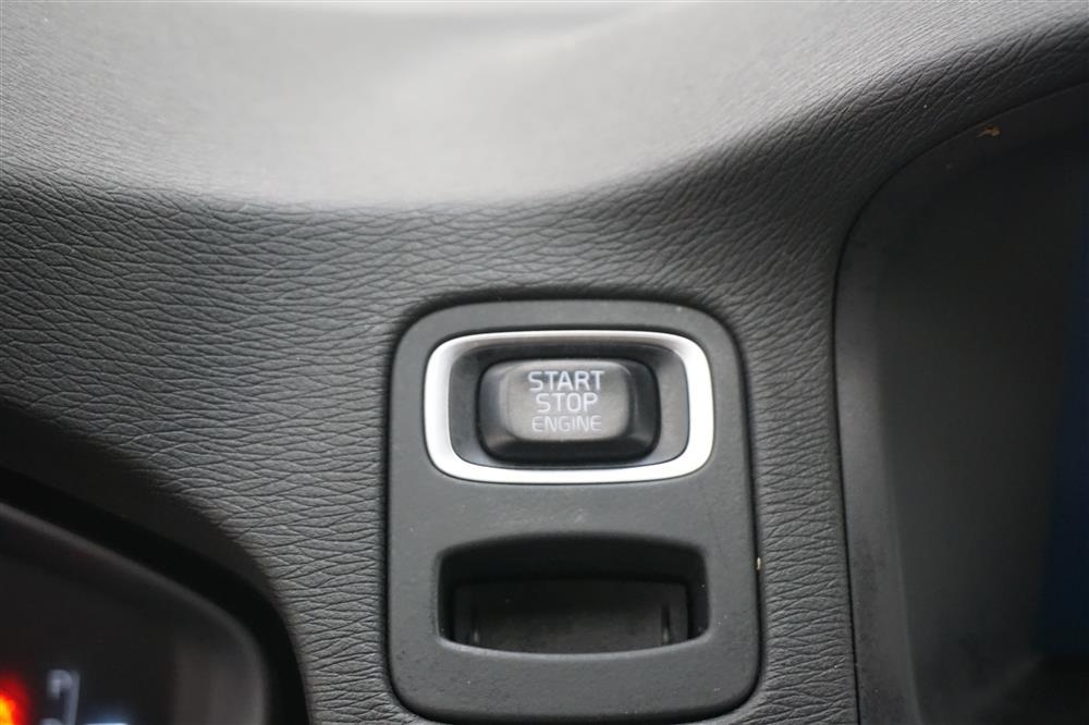 Volvo XC70 D4 AWD Momentum D-värm Navi Skinn 0,58l/milinteriör