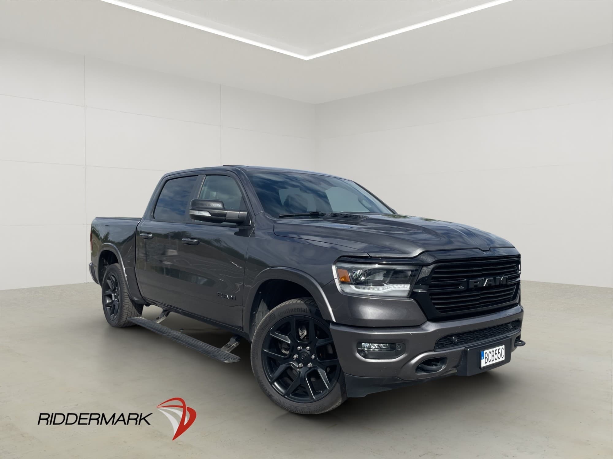 Dodge RAM 1500 Laramie Night 5.7 4x4 Drag Luft H/K Pano Moms