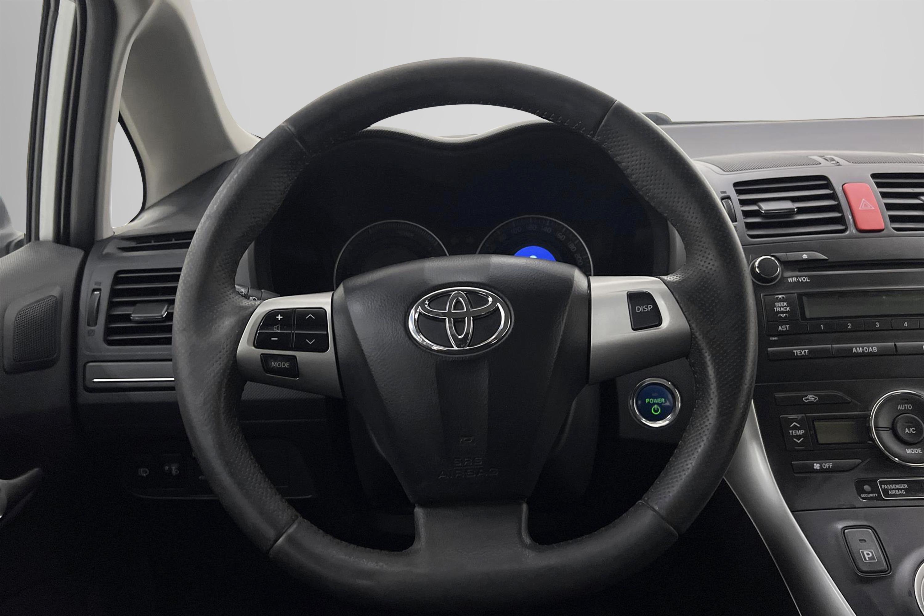 Toyota Auris Hybrid 136hk M&K-Värmare 360kr Skatt 0,38L/mil