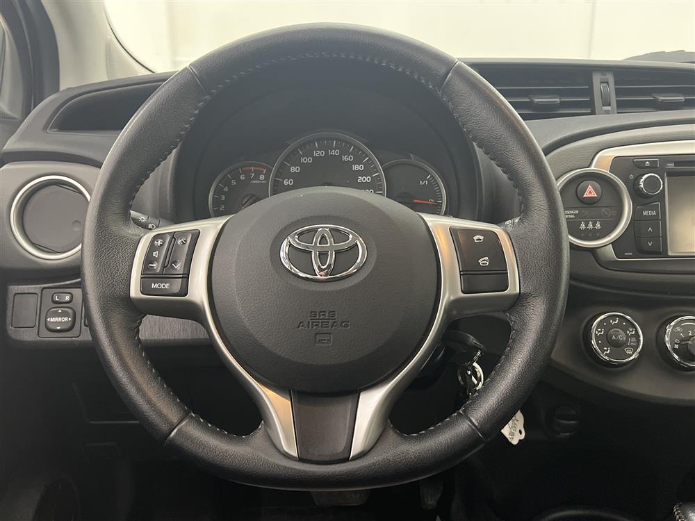 Toyota Yaris 1.33 100hk 2 Brukare Nyservad B-Kam Låg Skatt