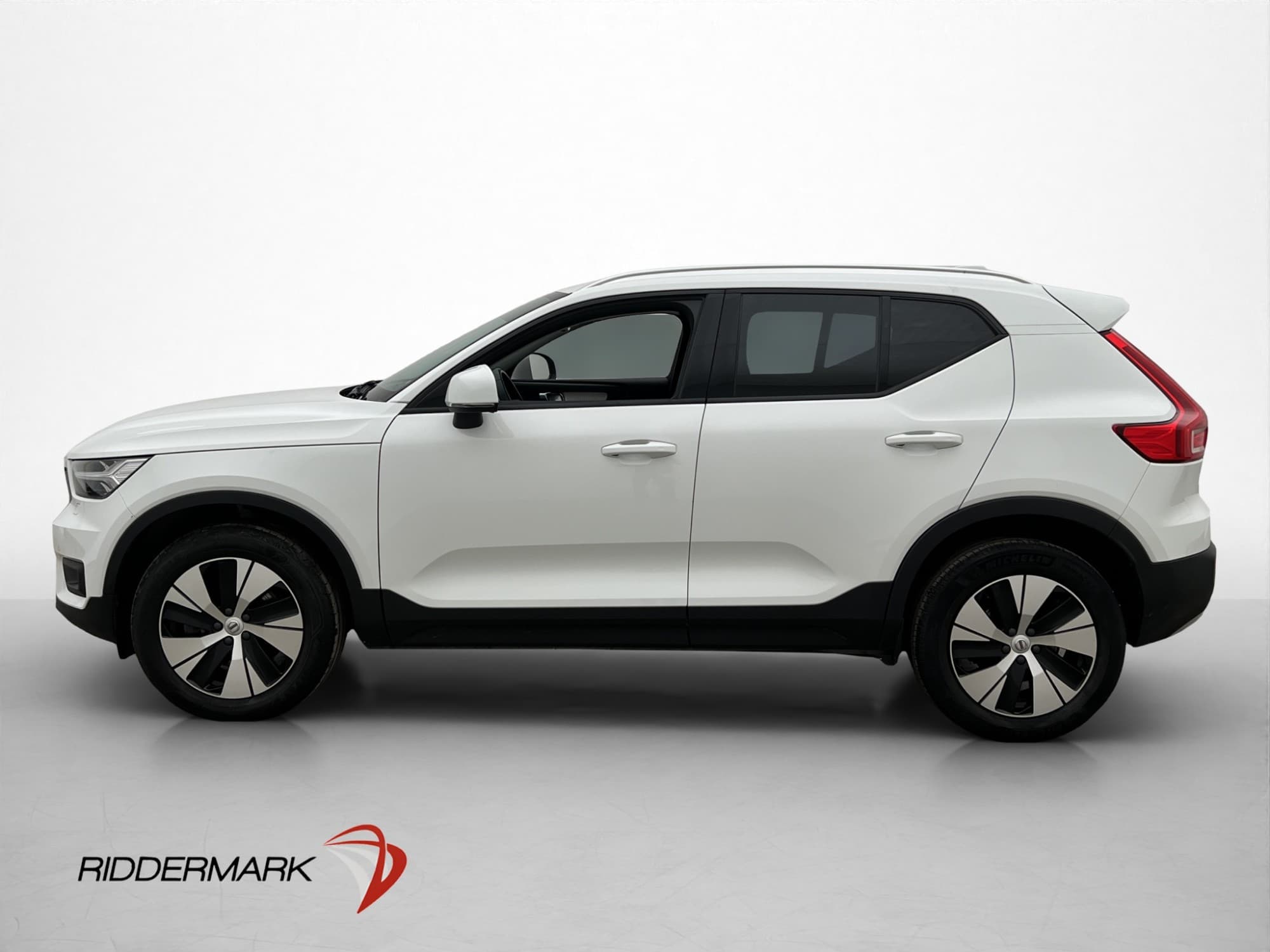 Volvo XC40 B4 Advanced Värmare Kamera Navi CarPlay Rattvärme